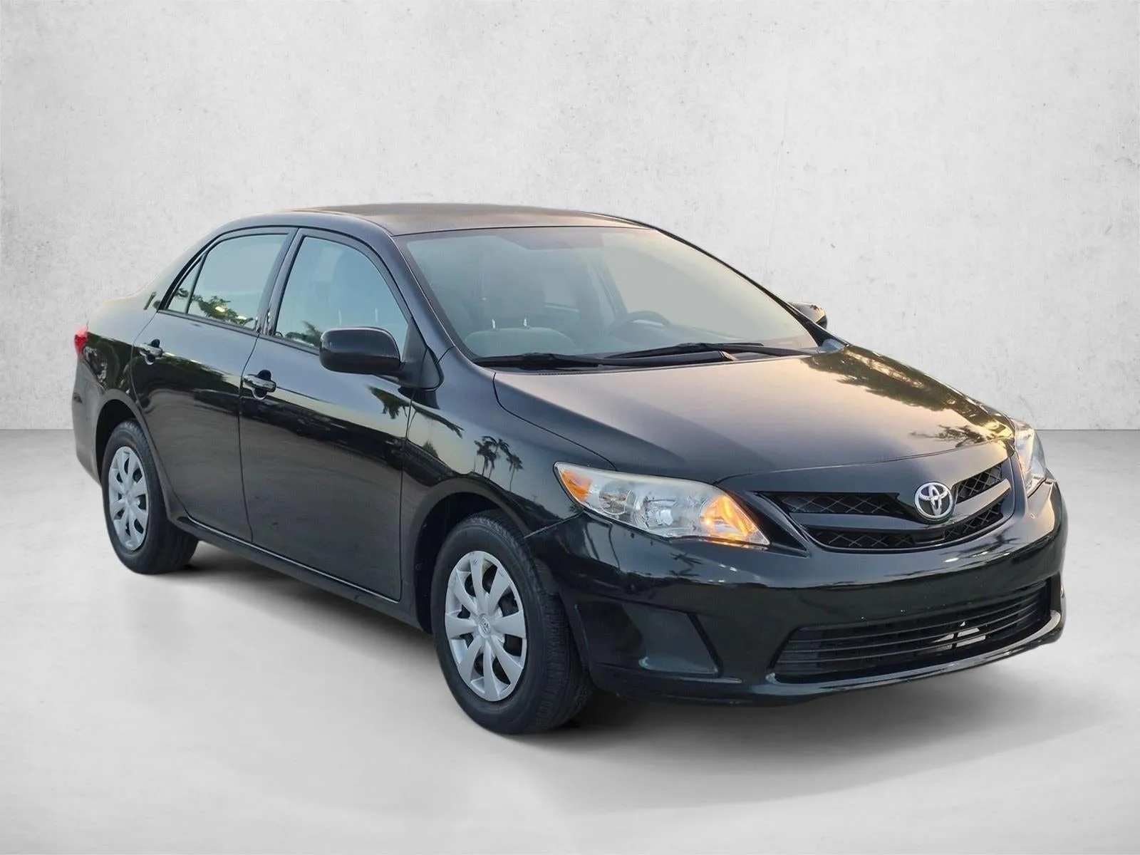 2013 Toyota Corolla 4dr Sdn Auto L (Natl) photo 3