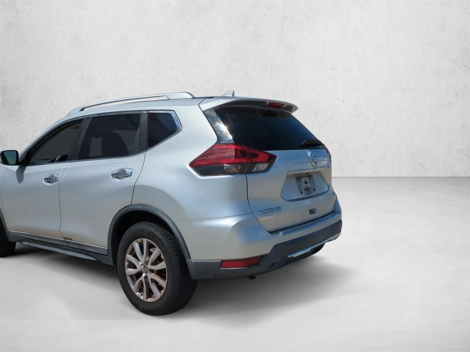 2018 Nissan Rogue FWD SV photo 4