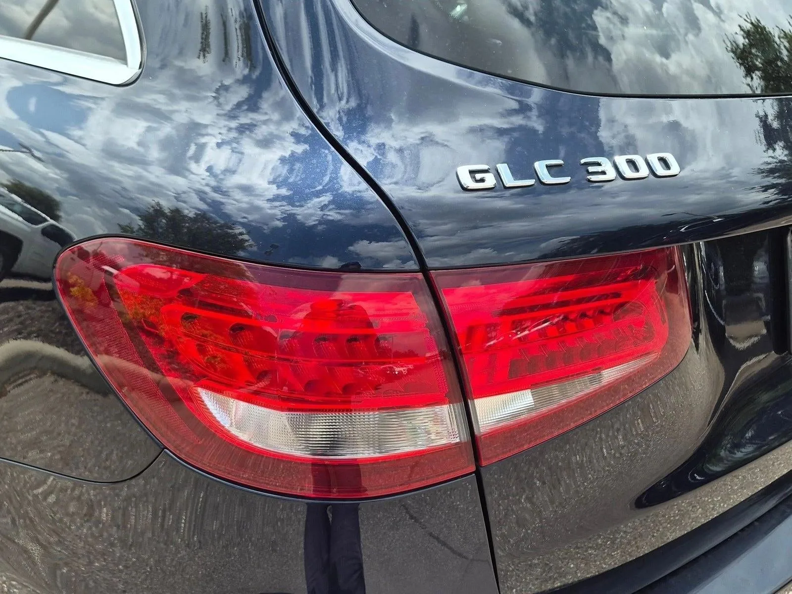 2018 Mercedes-Benz GLC GLC 300 4MATIC® SUV photo 10