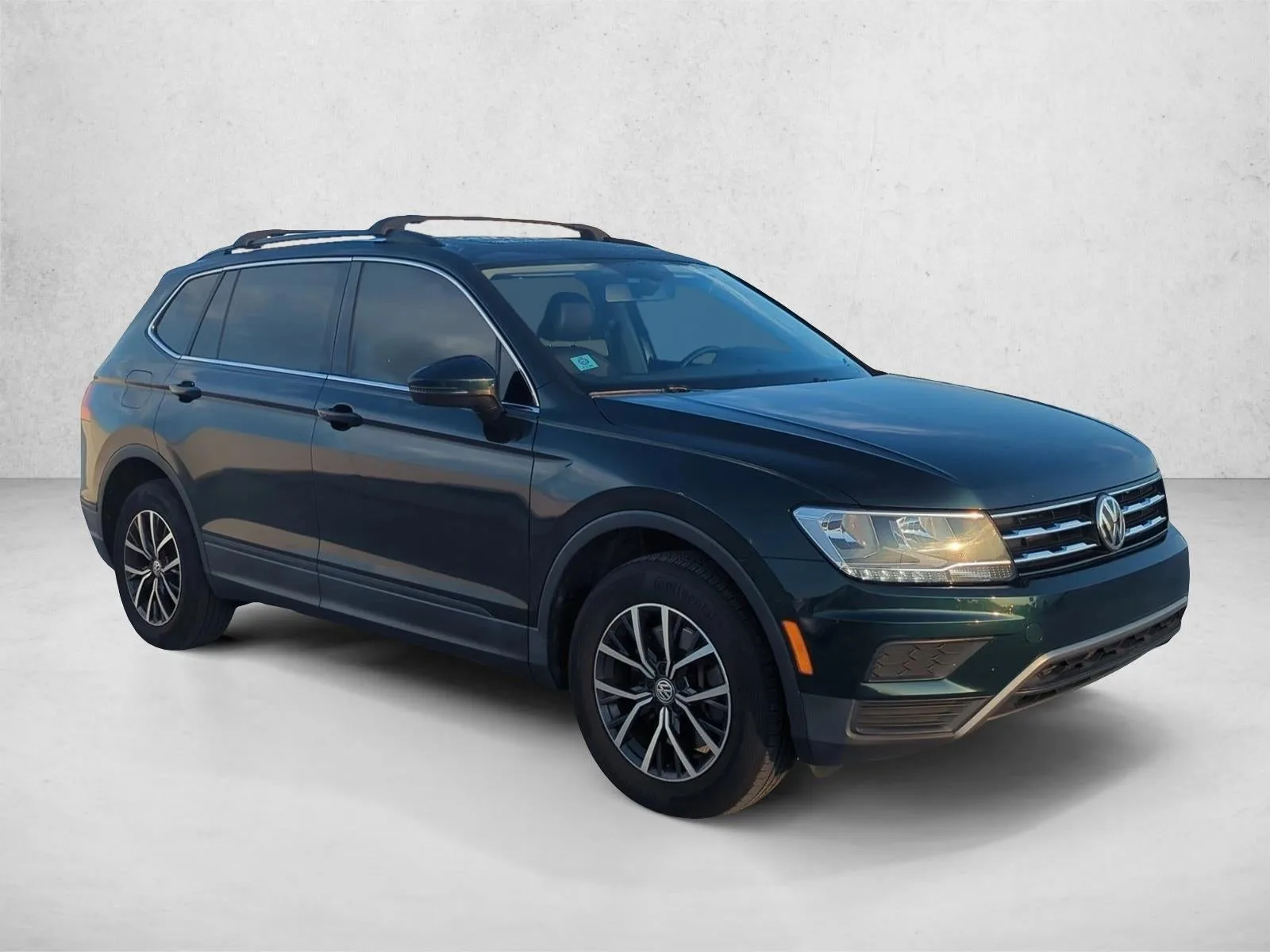 2019 Volkswagen Tiguan 2.0T SE FWD photo 3