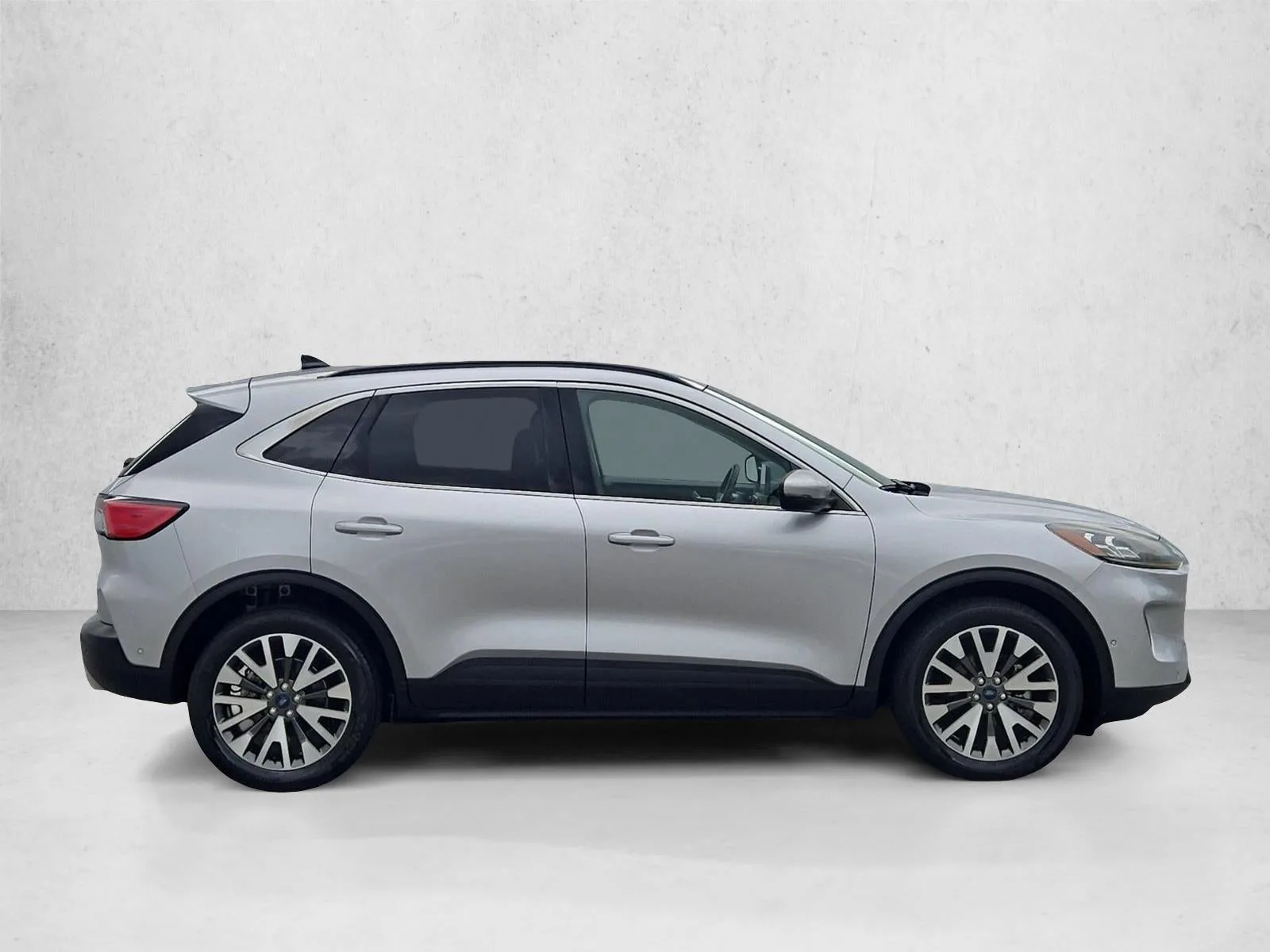 2020 Ford Escape Titanium AWD photo 4