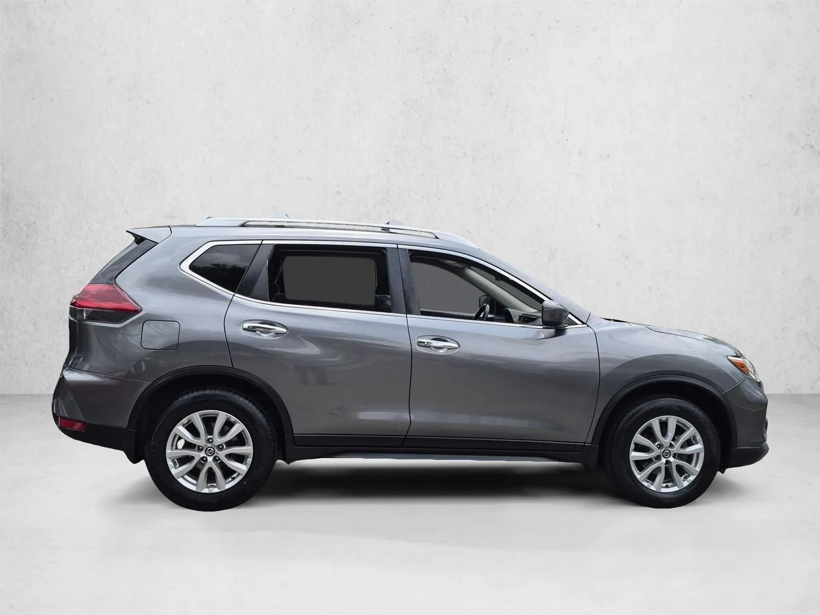 2020 Nissan Rogue FWD SV photo 4