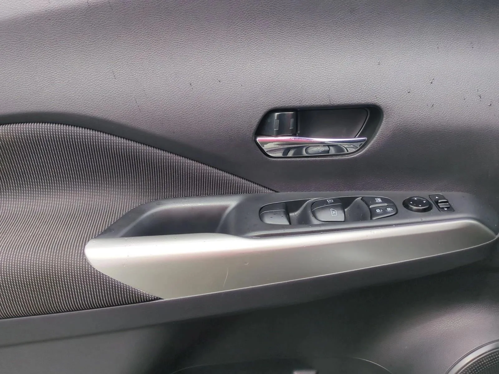 2020 Nissan Kicks SV FWD photo 11
