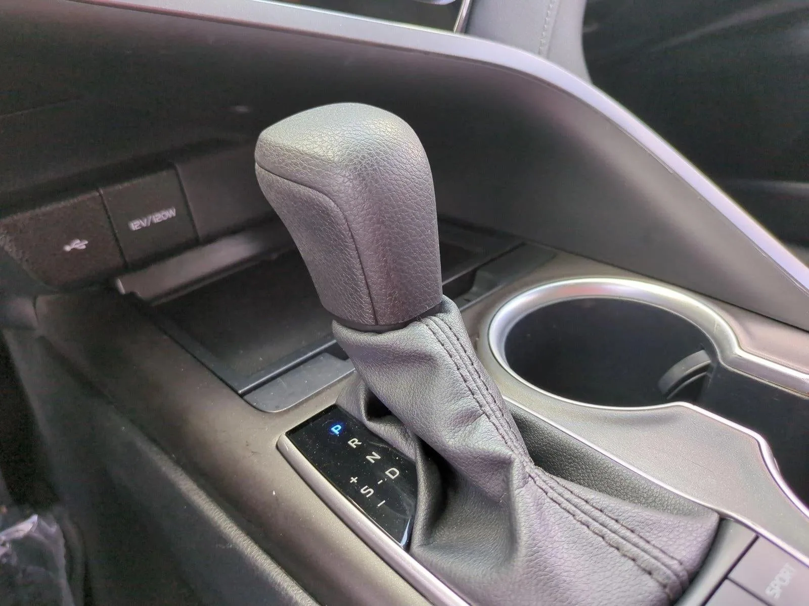 2024 Toyota Camry LE Auto (SE) photo 12