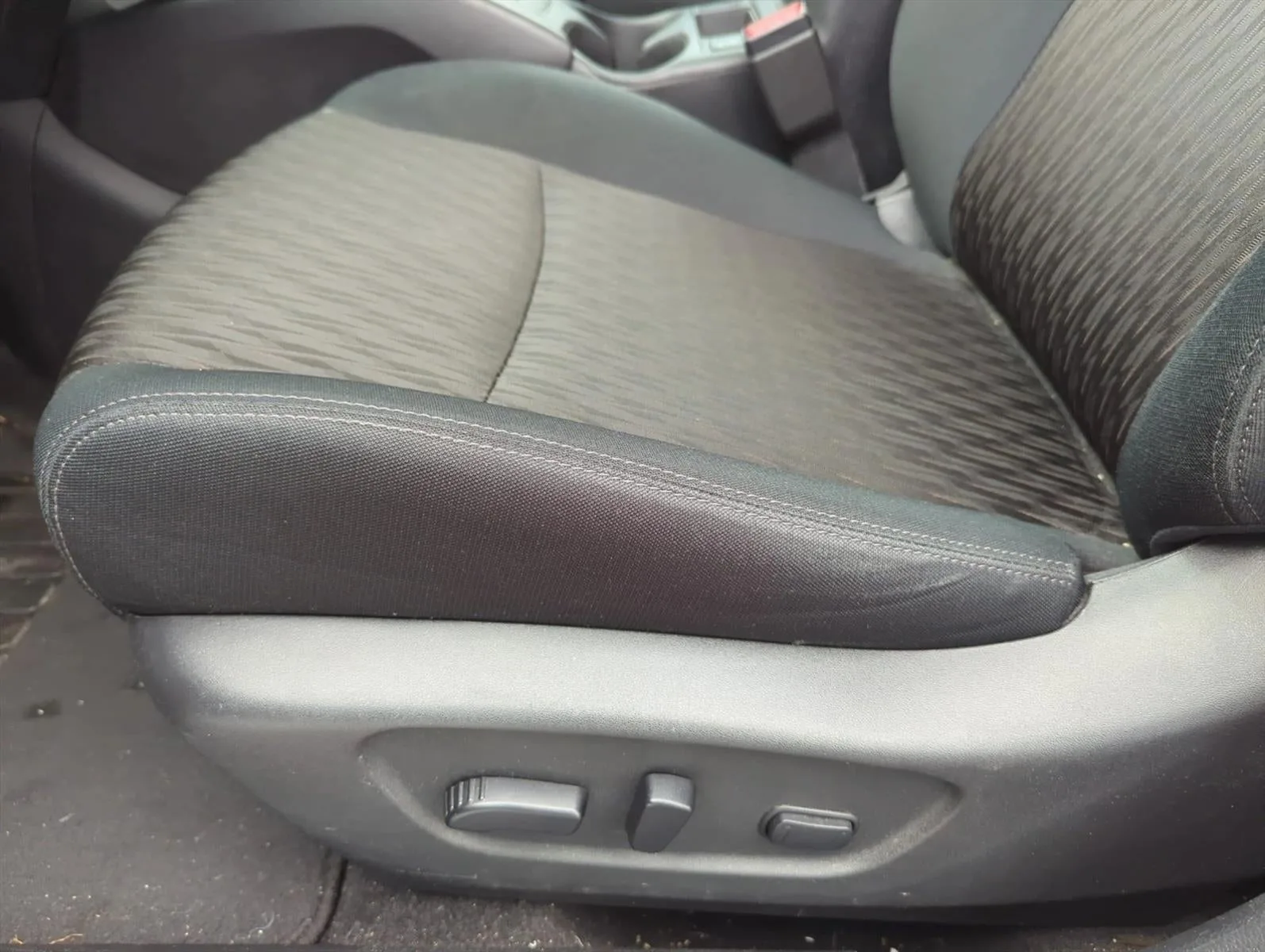 2018 Nissan Rogue FWD SV photo 12