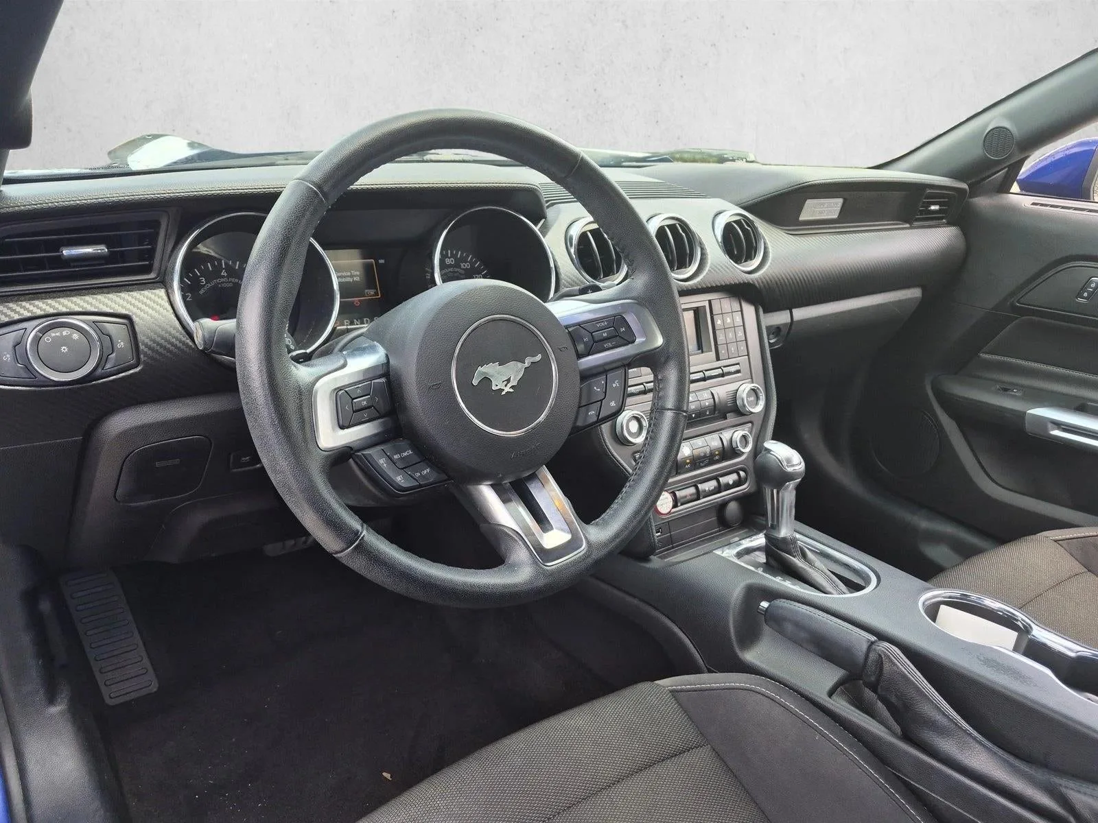 2016 Ford Mustang 2dr Fastback V6 photo 9