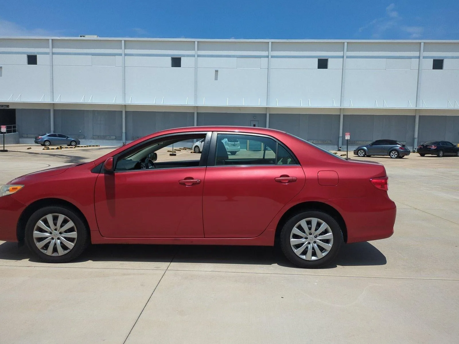2013 Toyota Corolla 4dr Sdn Auto LE (Natl) photo 8