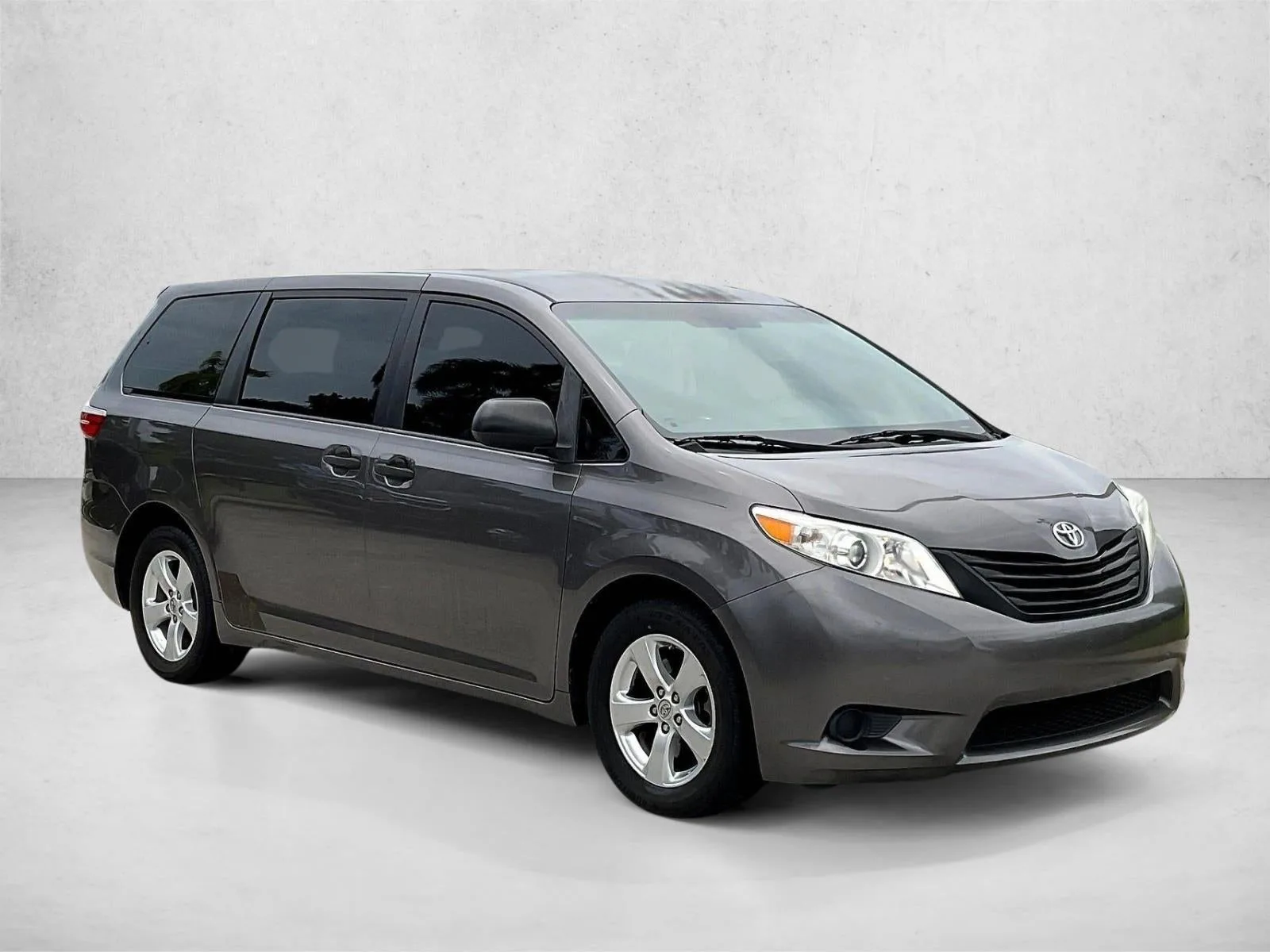 2017 Toyota Sienna L FWD 7-Passenger (Natl) photo 12