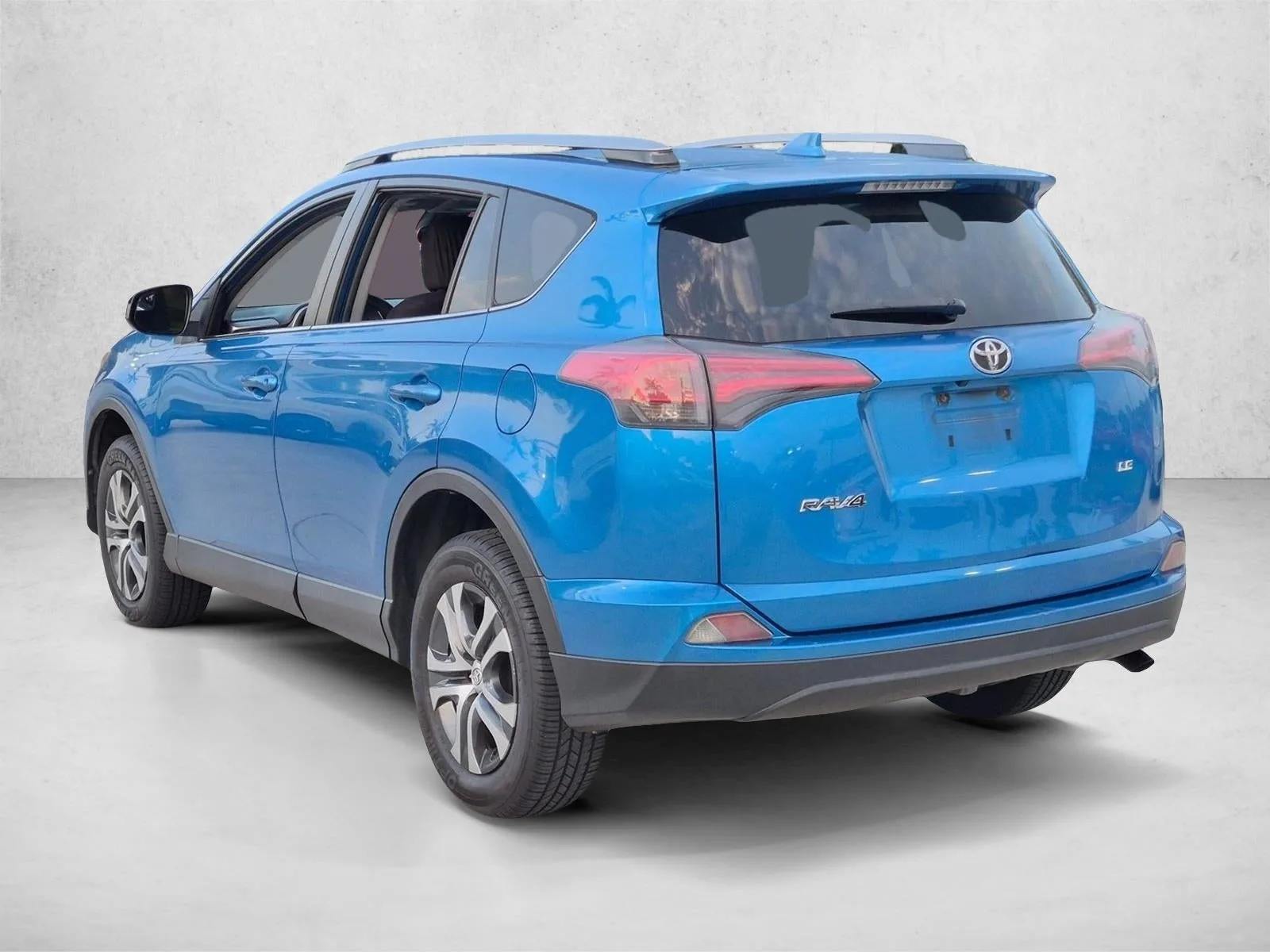 2018 Toyota RAV4 LE FWD (GS) photo 7