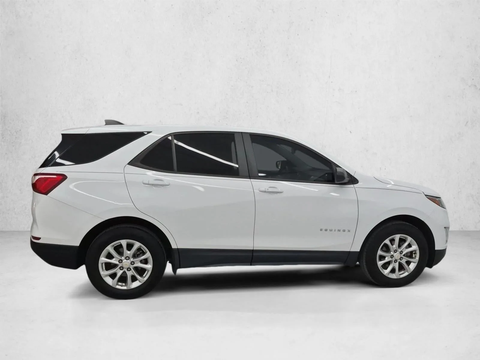 2020 Chevrolet Equinox LS photo 4