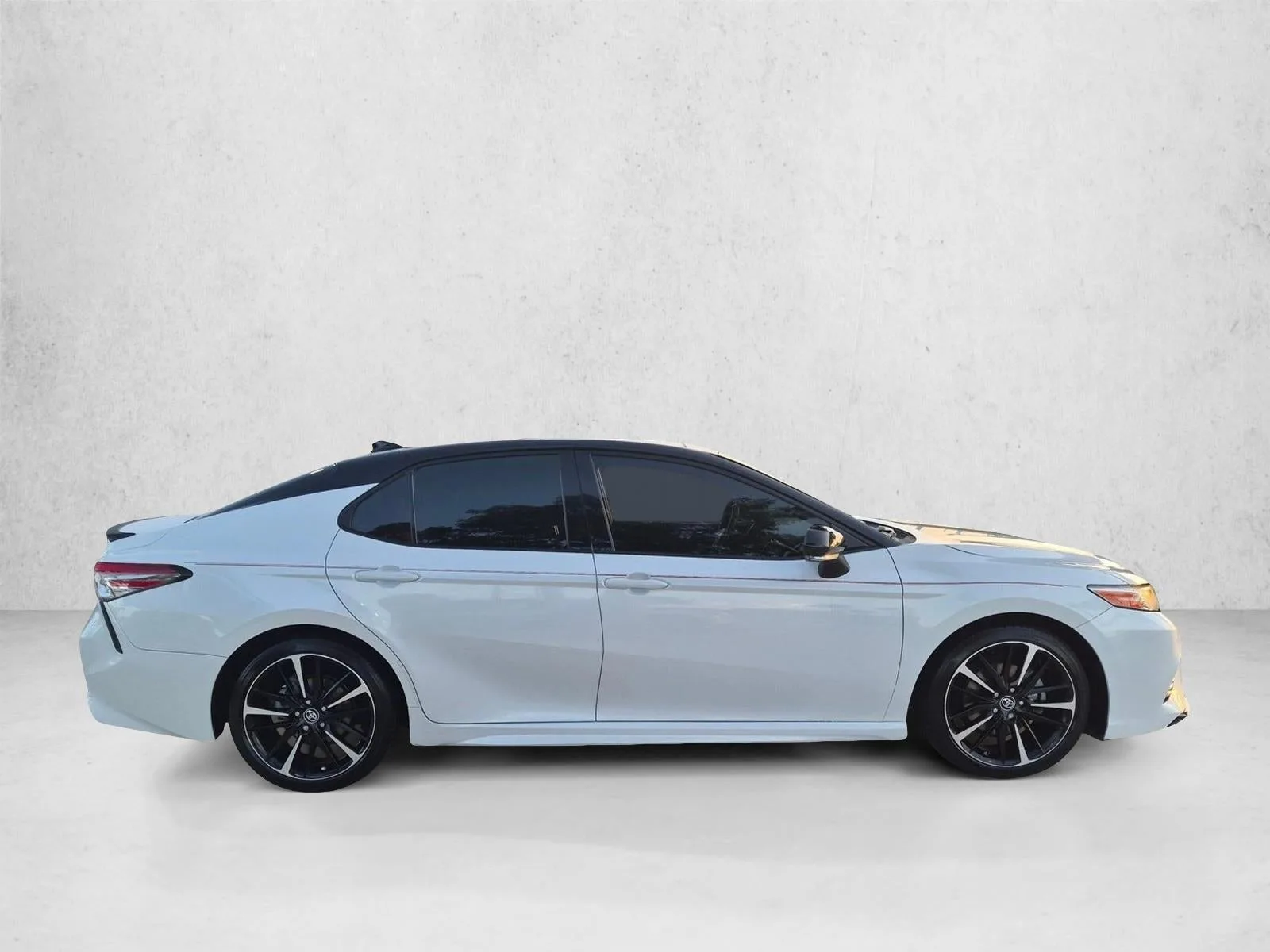 2019 Toyota Camry XSE Auto (Natl) photo 4