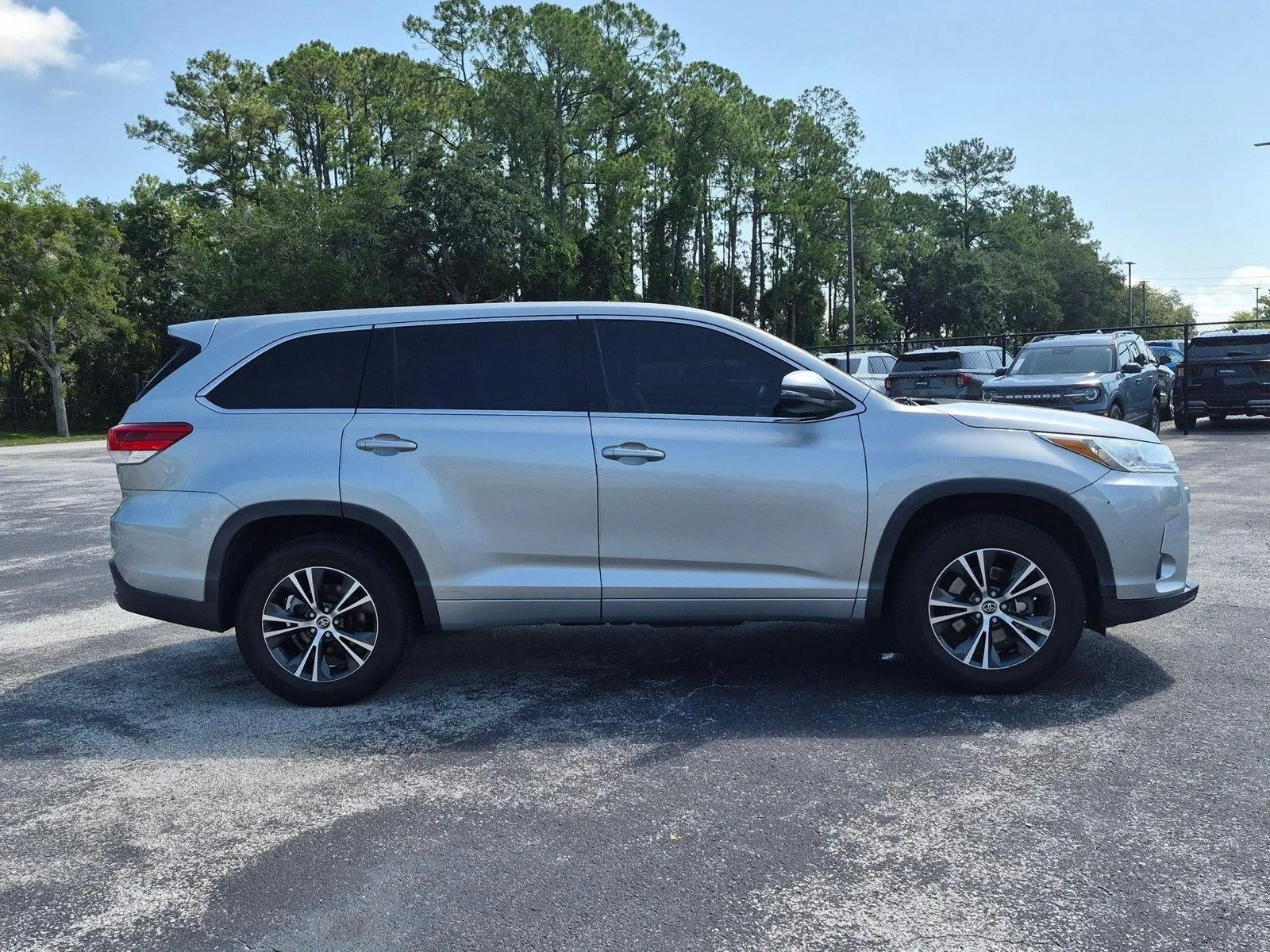 2018 Toyota Highlander LE I4 FWD (Natl) photo 4