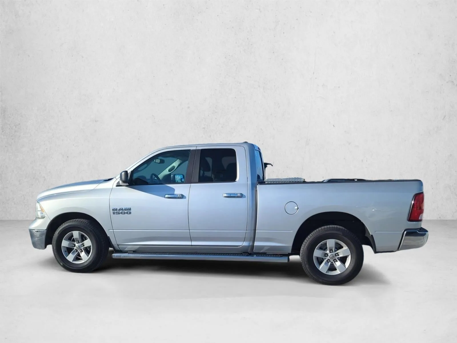 2016 RAM 1500 2WD Quad Cab 6.4 Ft Box SLT photo 5