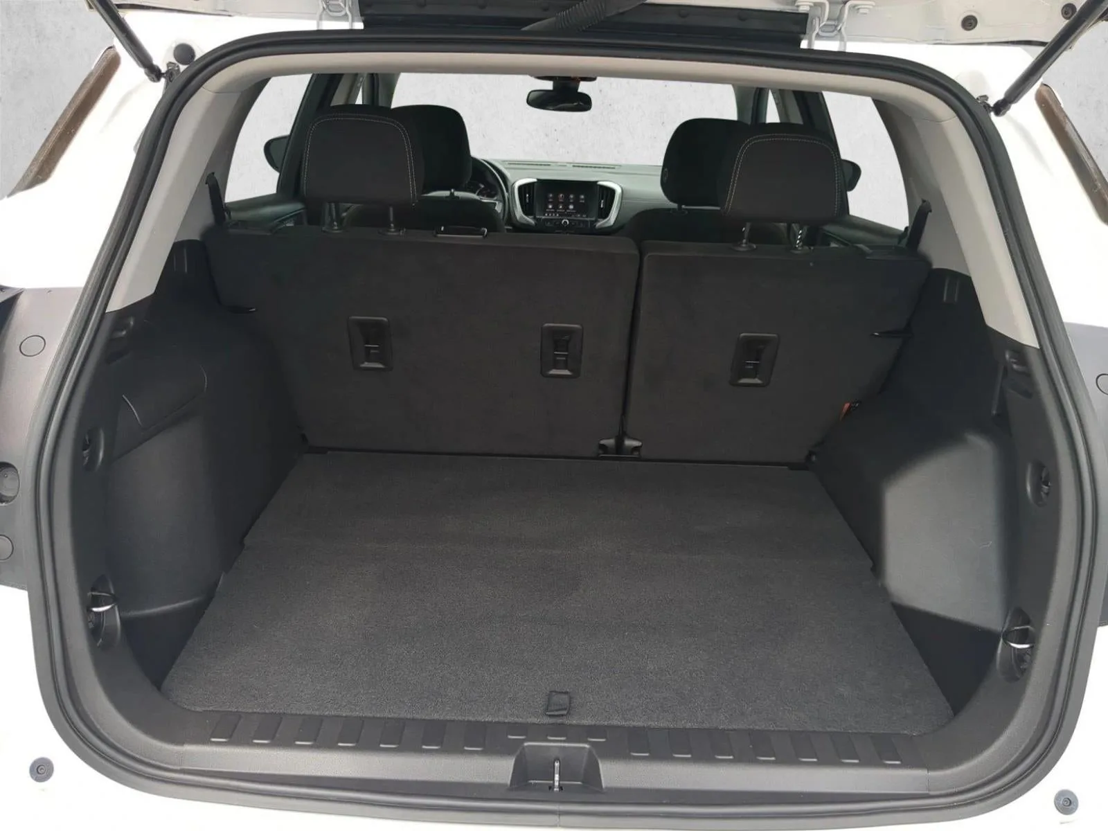 2023 GMC Terrain SLE photo 6