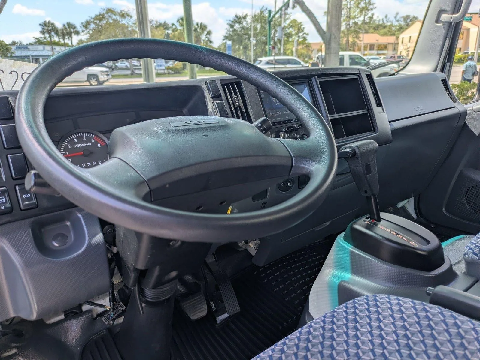 2023 Chevrolet Low Cab Forward 4500 HG 1WT photo 10