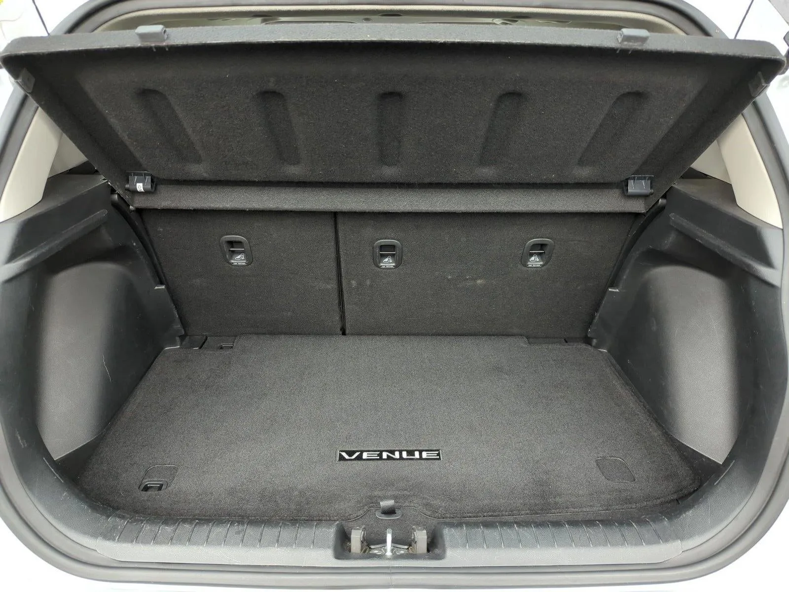 2022 Hyundai VENUE SEL IVT photo 6