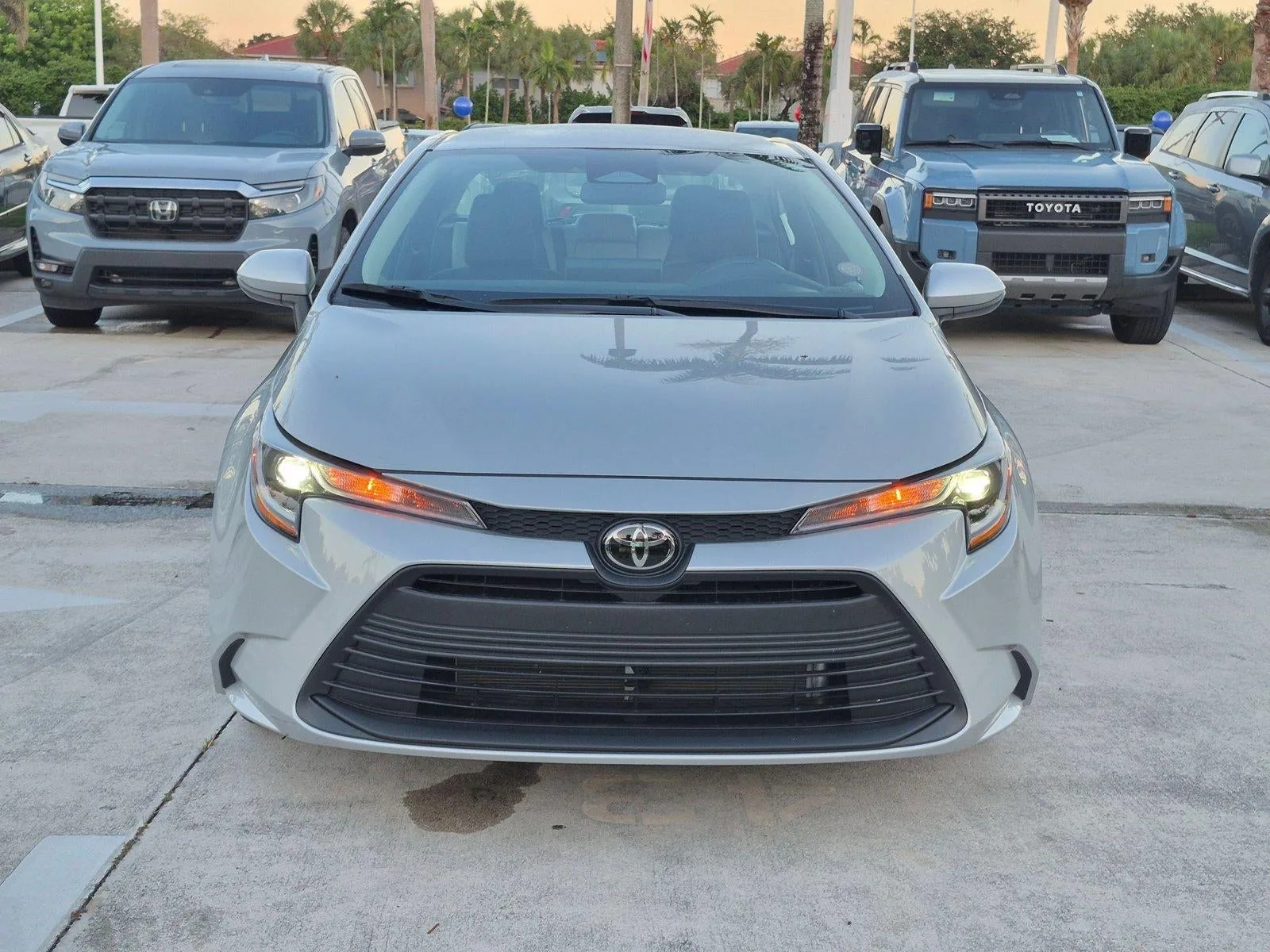 2025 Toyota Corolla LE CVT (Natl) photo 2