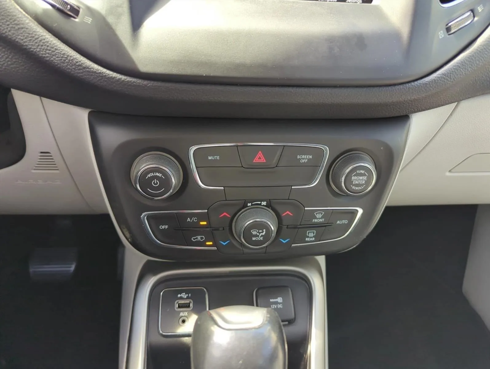 2019 Jeep Compass Latitude FWD photo 10