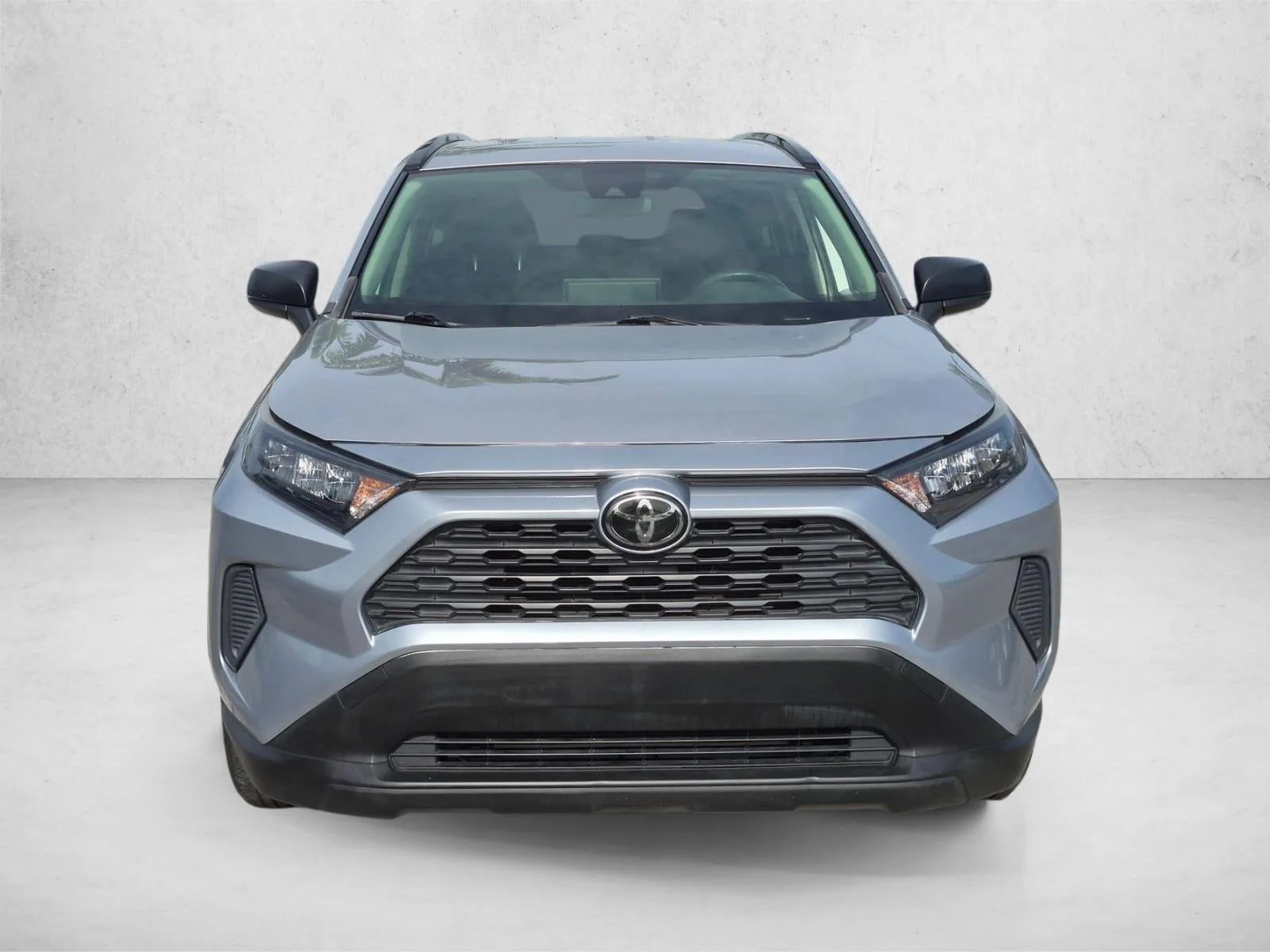 2020 Toyota RAV4 LE AWD (Natl) photo 2