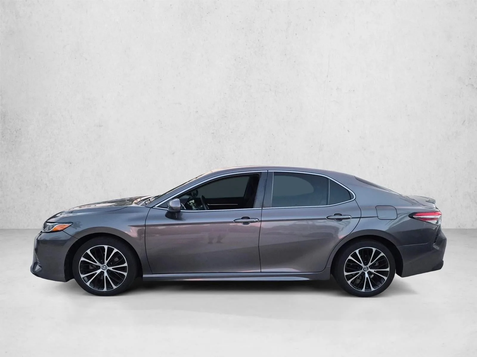 2019 Toyota Camry SE Auto (Natl) photo 8