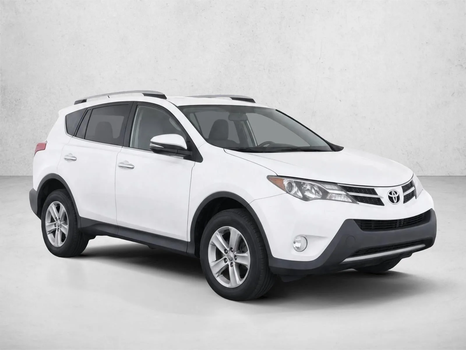 2015 Toyota RAV4 AWD 4dr XLE (Natl) photo 3