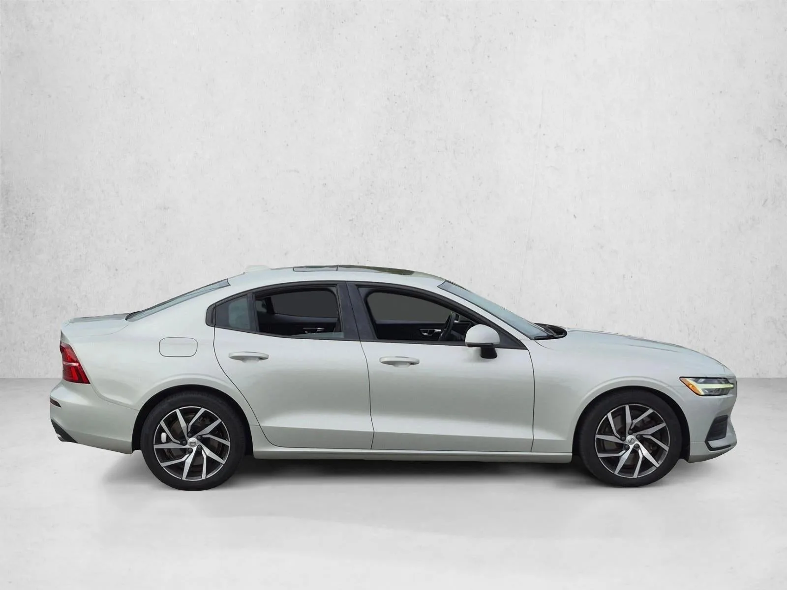 2019 Volvo S60 T6 AWD Momentum photo 4