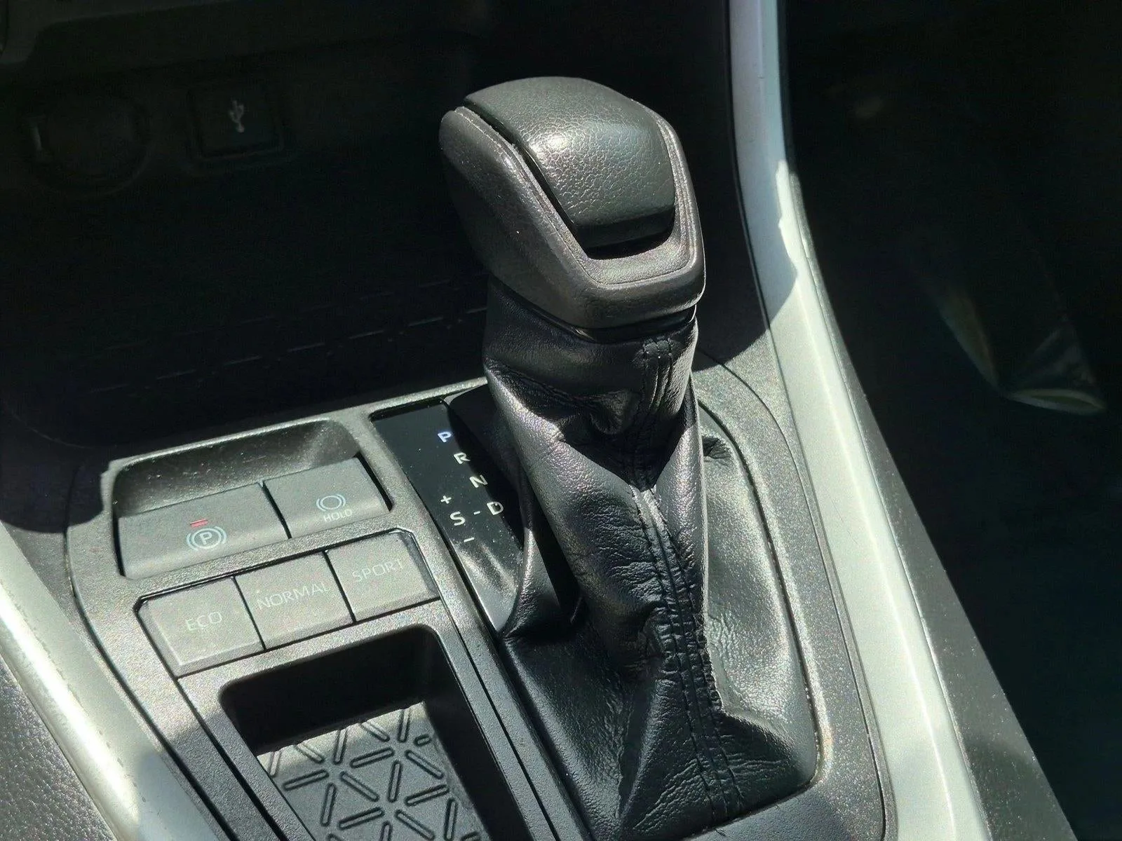 2022 Toyota RAV4 XLE FWD (GS) photo 11
