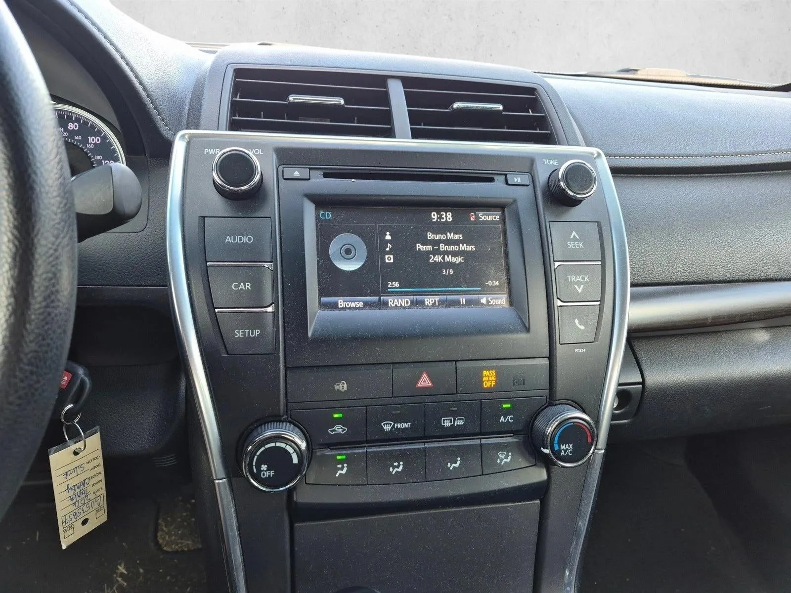2016 Toyota Camry 4dr Sdn I4 Auto LE (SE) photo 10