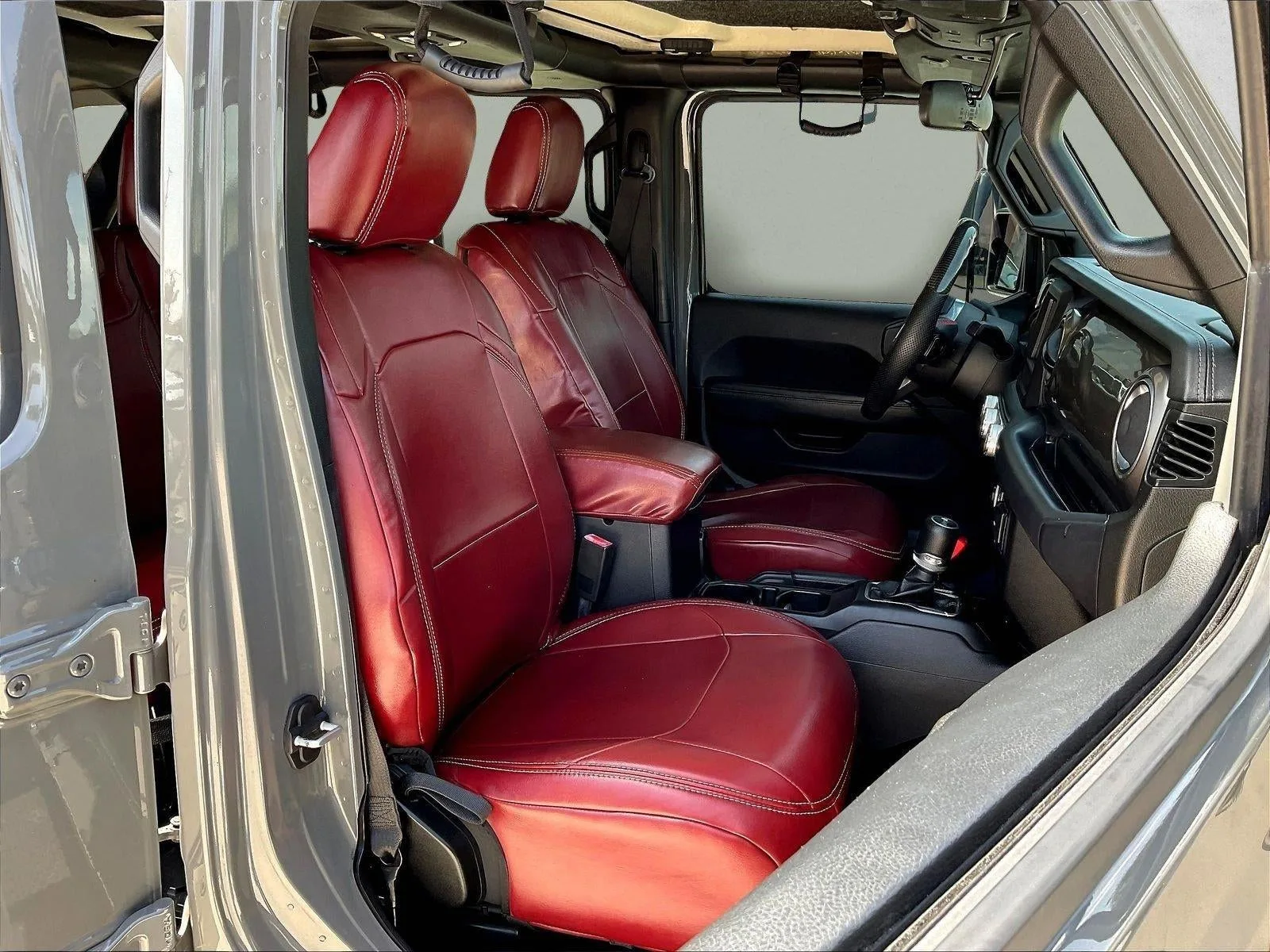 2019 Jeep Wrangler Unlimited Sahara 4x4 photo 9