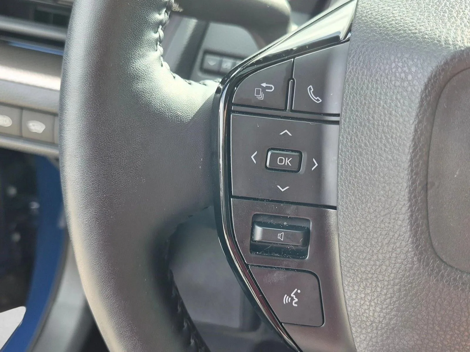 2023 Toyota Prius XLE photo 11