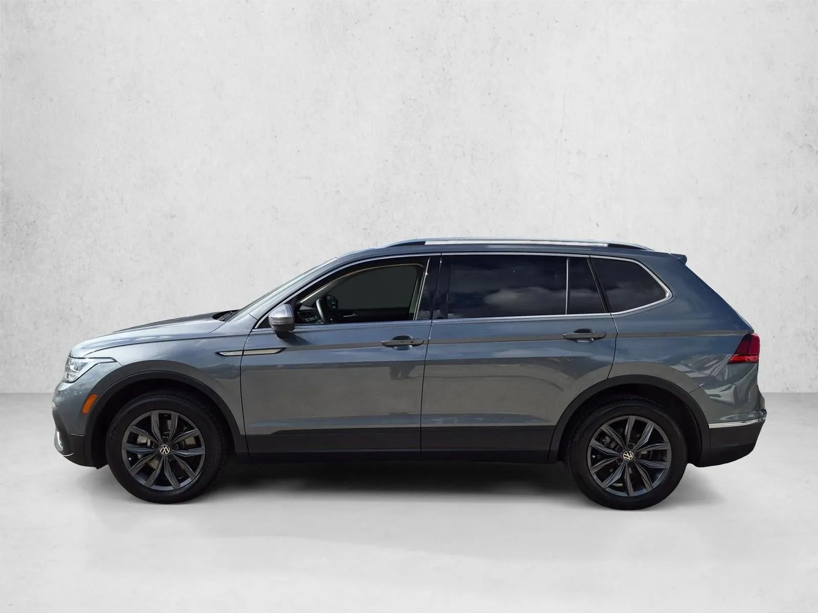2023 Volkswagen Tiguan 2.0T SE FWD photo 8