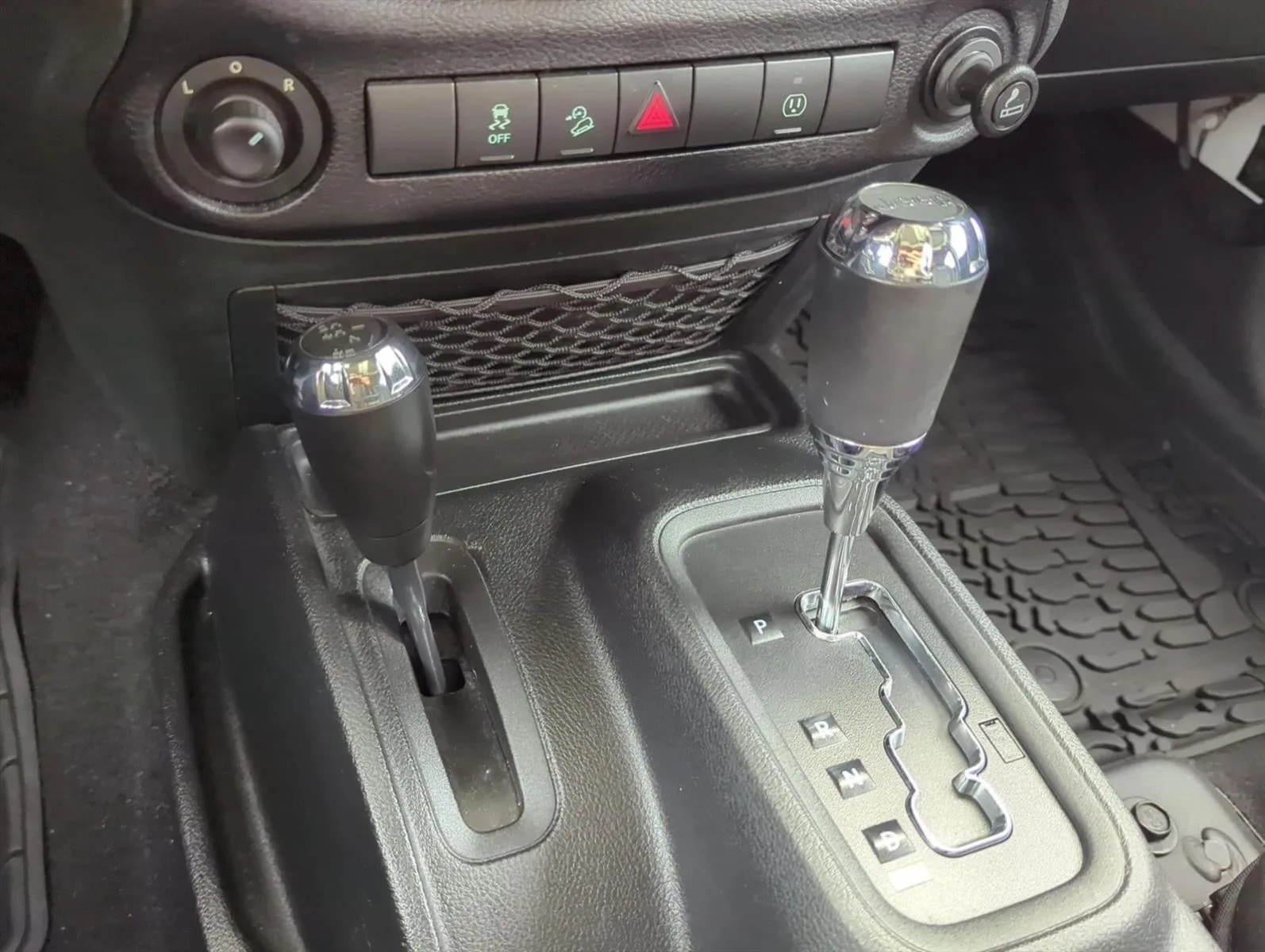 2015 Jeep Wrangler Unlimited 4WD 4dr Rubicon photo 11