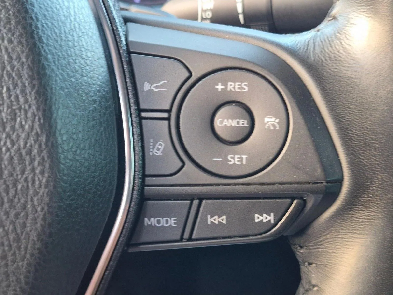 2020 Toyota Camry Hybrid SE CVT (Natl) photo 12