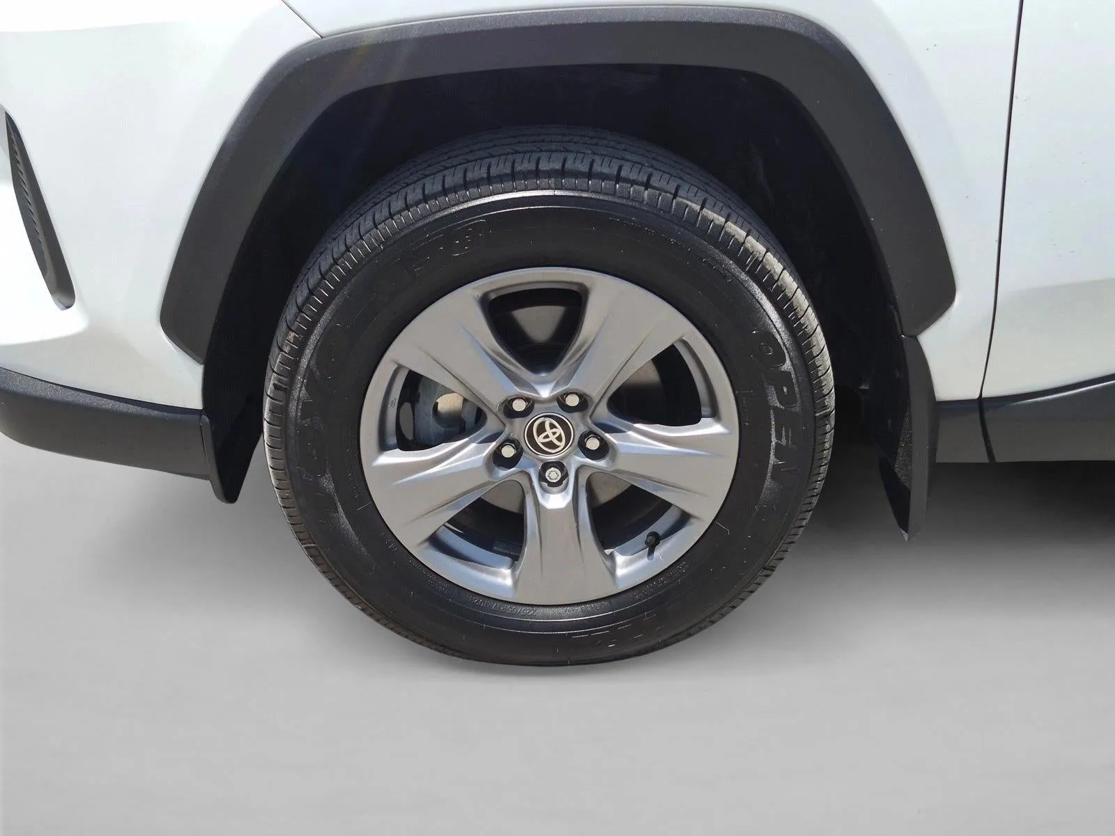 2024 Toyota RAV4 Hybrid XLE photo 9