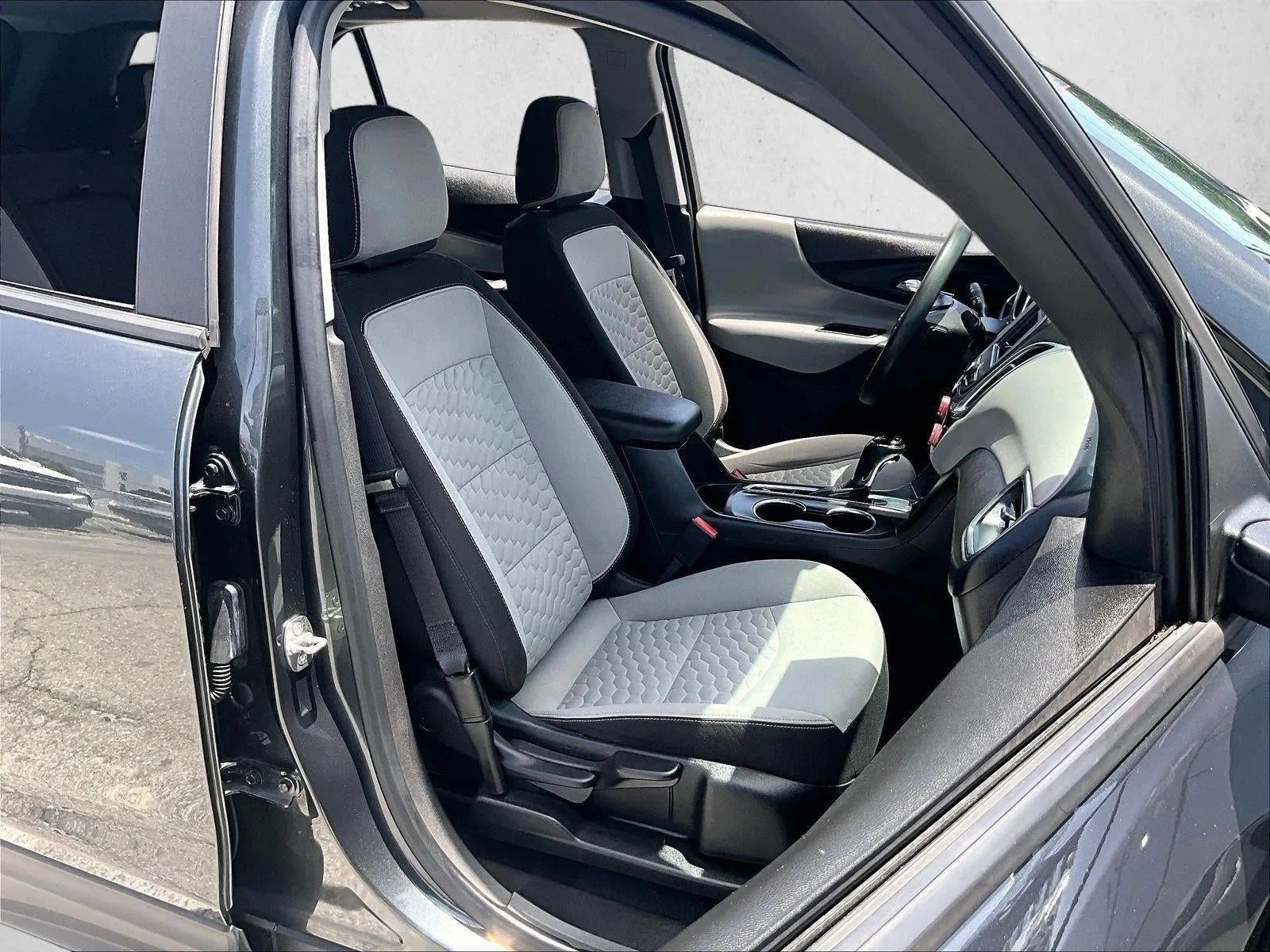 2020 Chevrolet Equinox LS photo 9