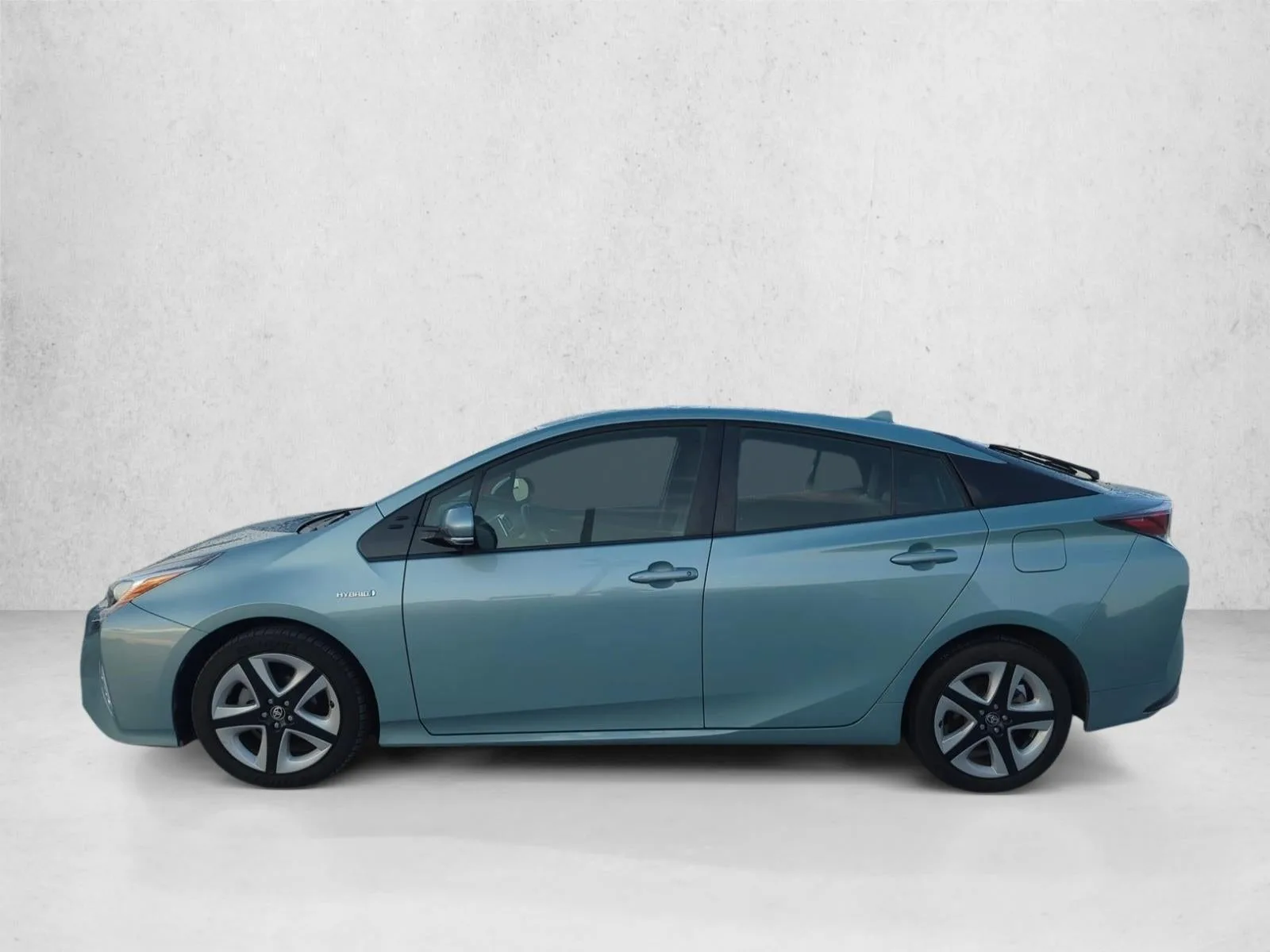 2017 Toyota Prius Three Touring (Natl) photo 7