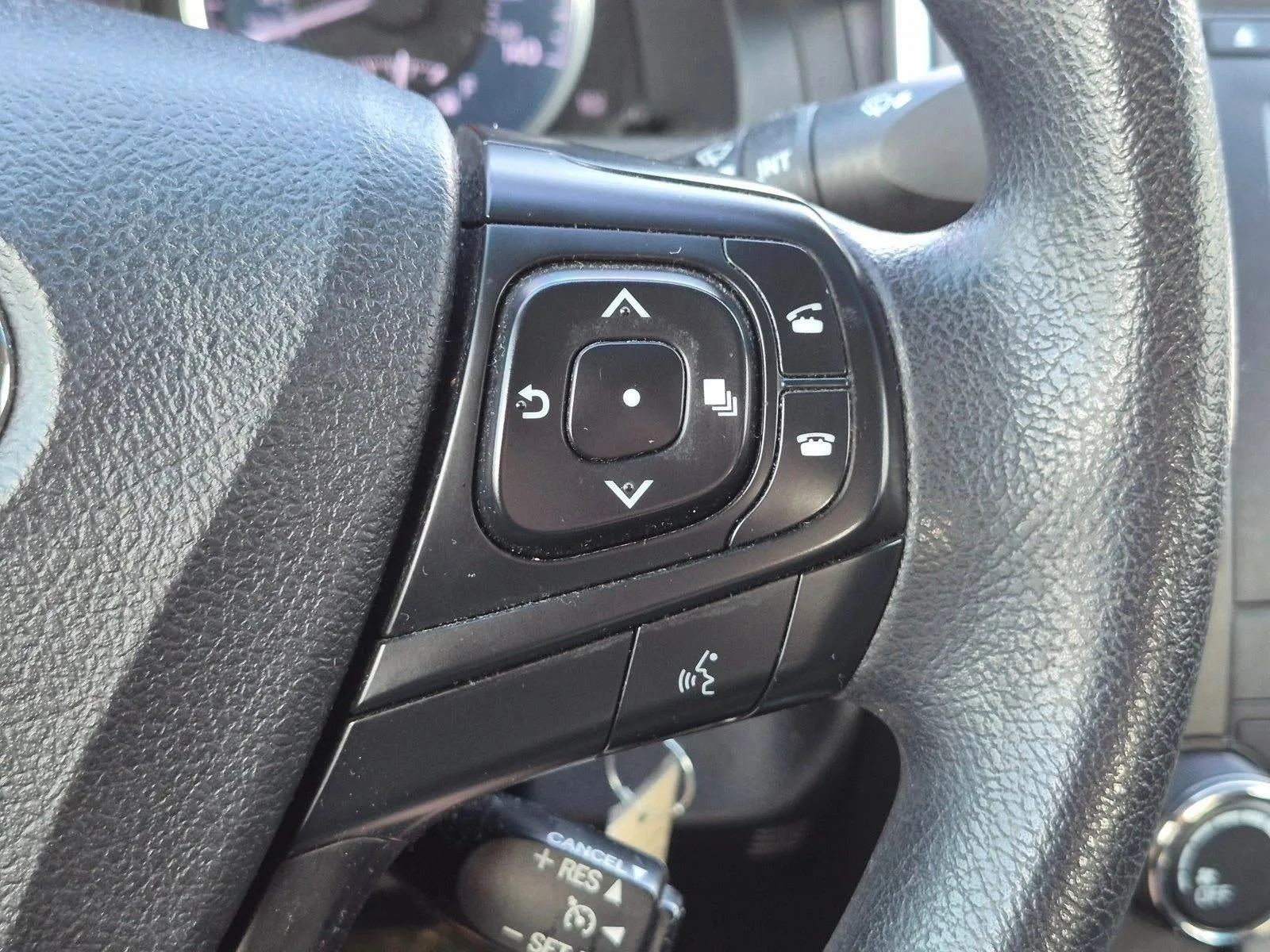2016 Toyota Camry 4dr Sdn I4 Auto LE (SE) photo 5