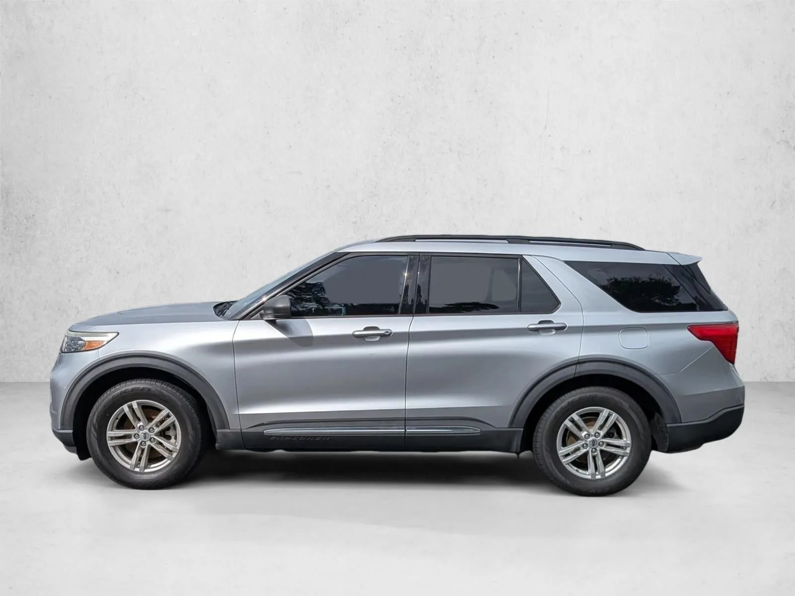 2020 Ford Explorer XLT RWD photo 9