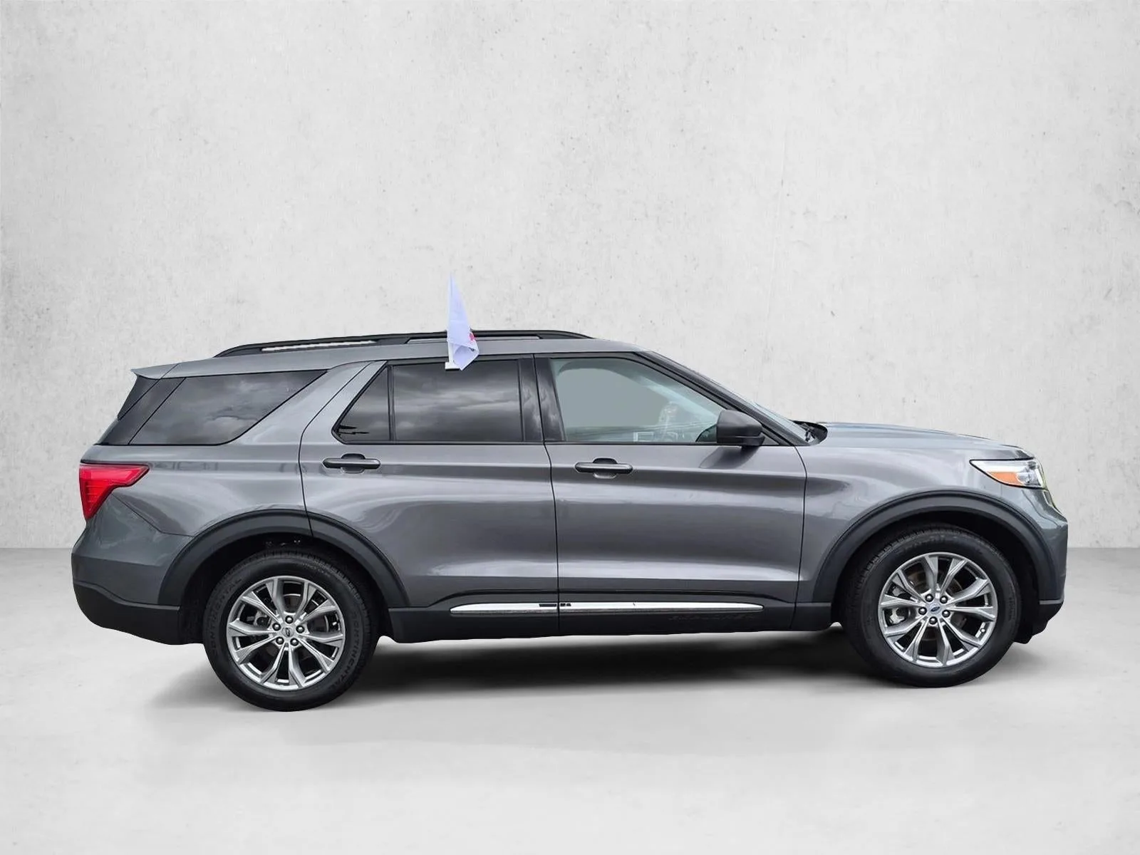 2023 Ford Explorer XLT photo 4