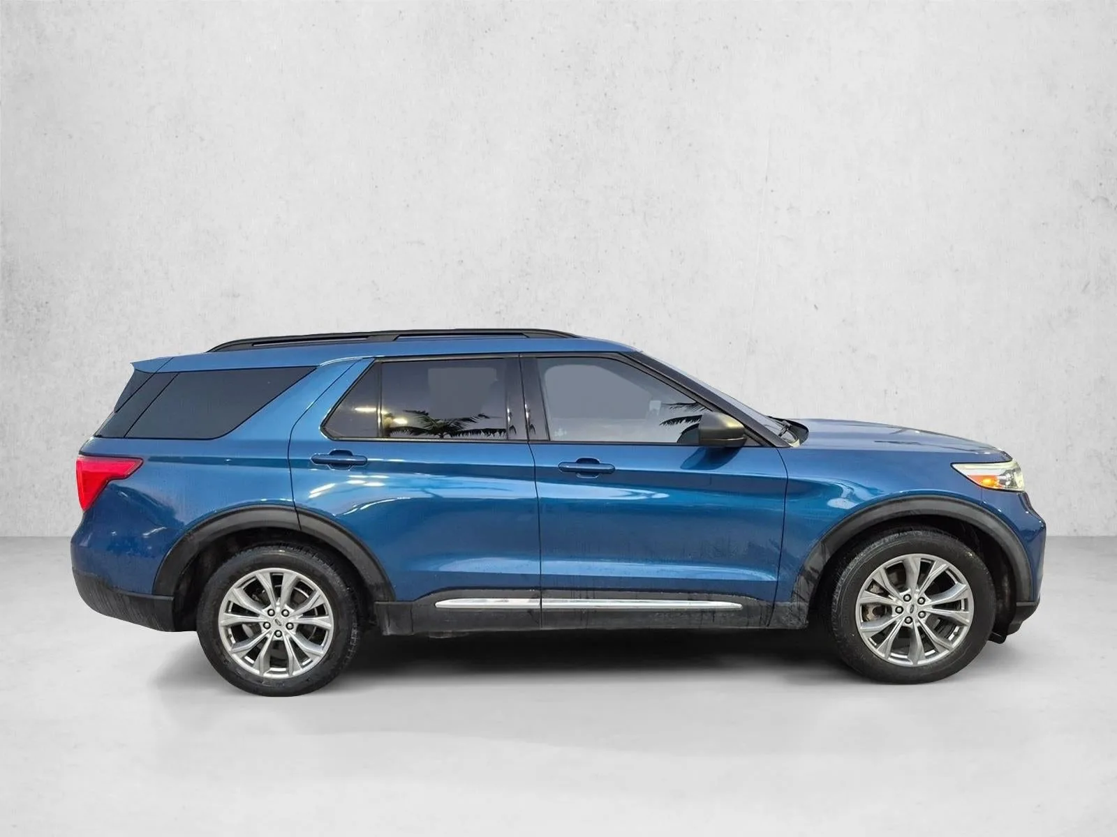 2020 Ford Explorer XLT RWD photo 4