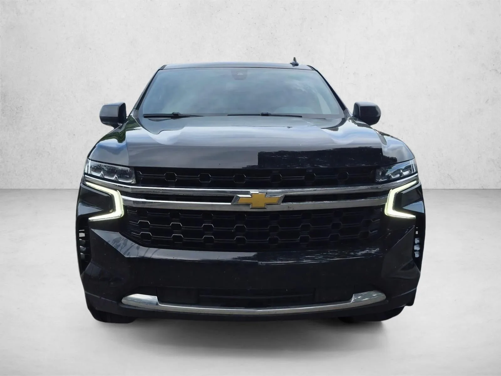 2023 Chevrolet Suburban LS photo 2