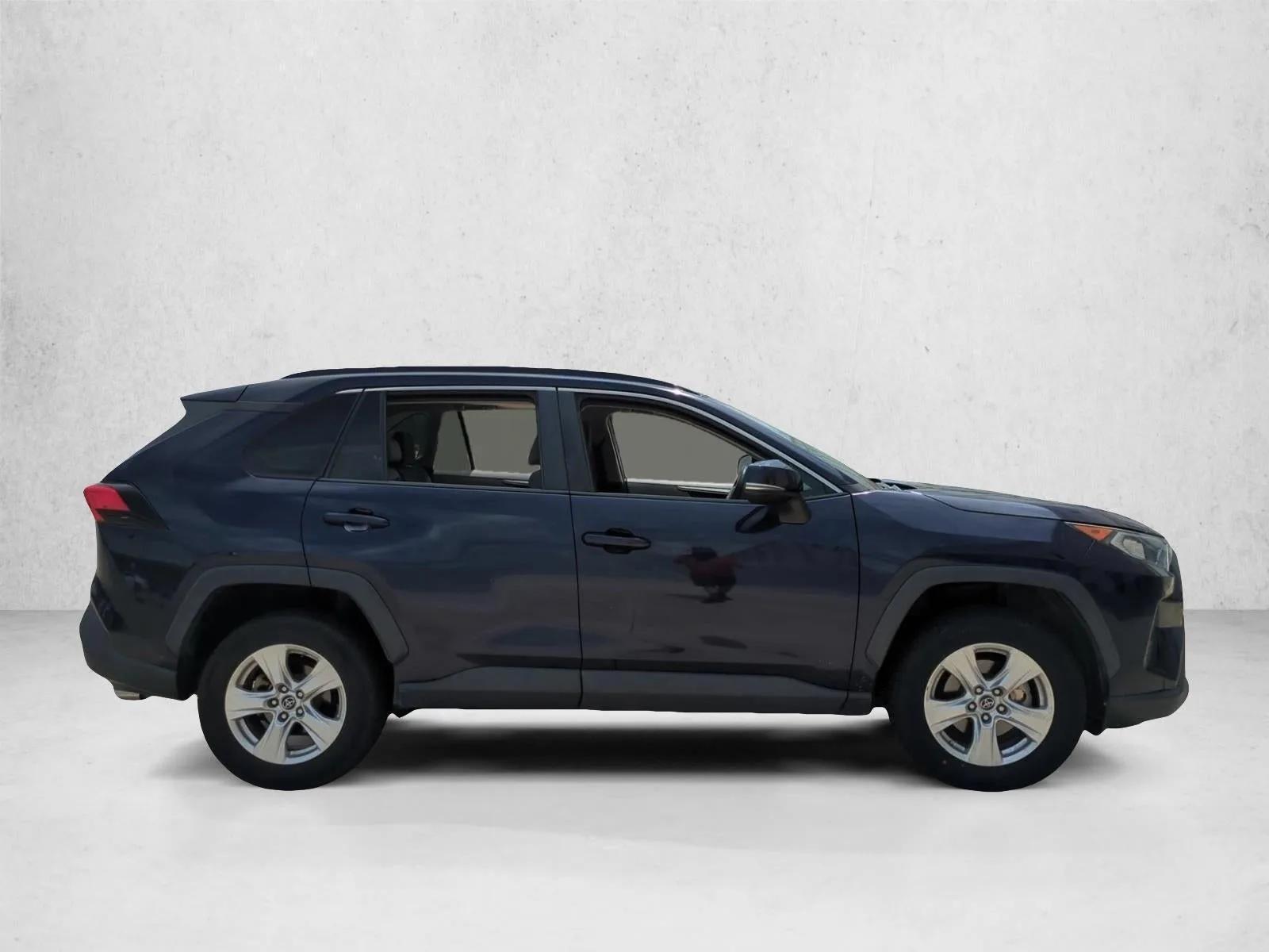 2019 Toyota RAV4 XLE FWD (GS) photo 4
