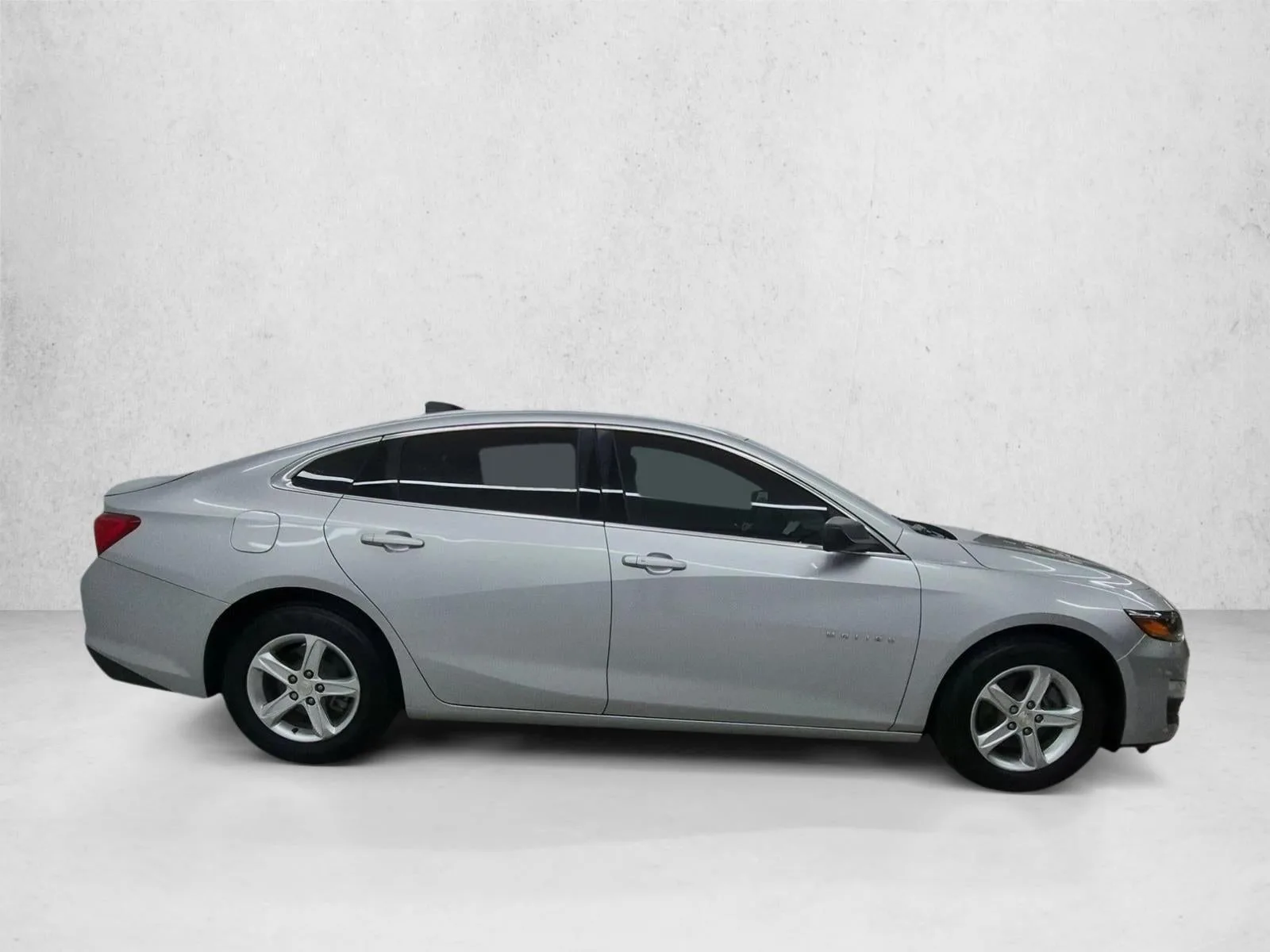 2021 Chevrolet Malibu LS photo 4