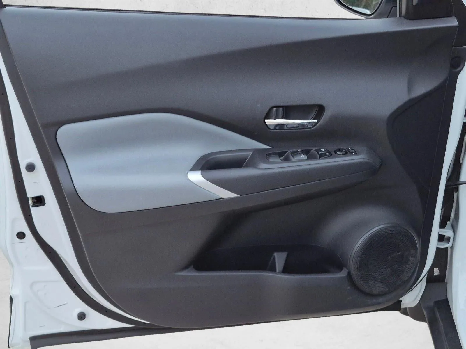 2023 Nissan Kicks SR FWD photo 10