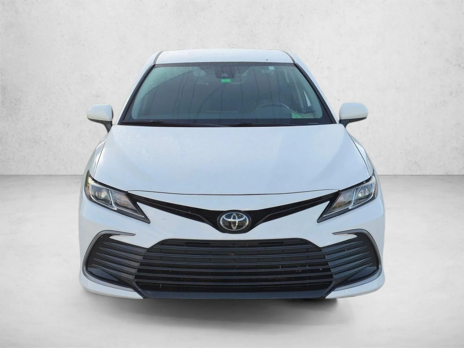 2022 Toyota Camry LE Auto (SE) photo 2