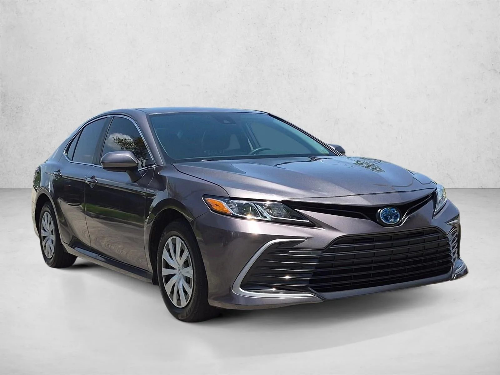 2024 Toyota Camry Hybrid LE CVT (Natl) photo 3