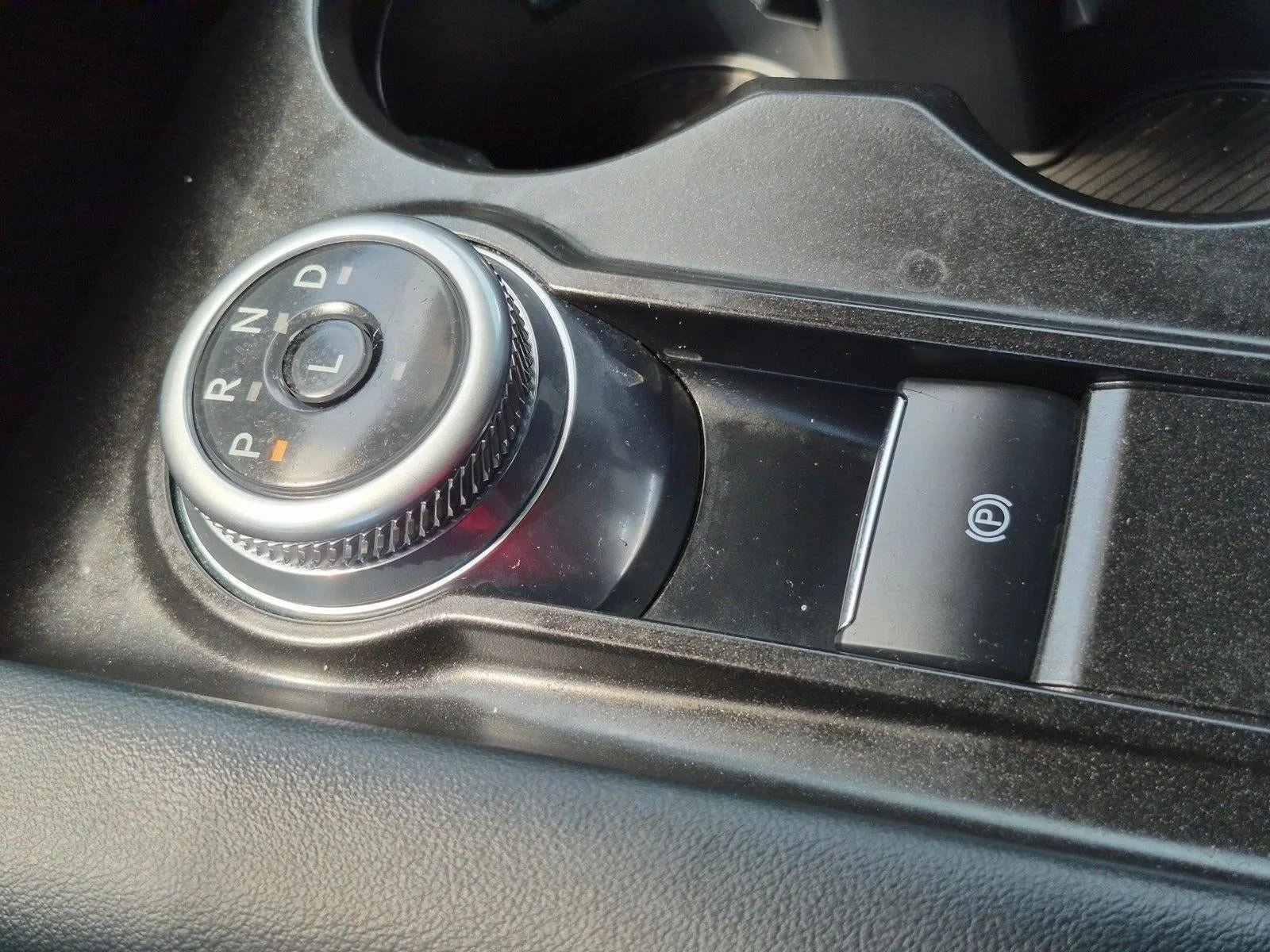 2025 Ford Explorer ST-Line photo 12