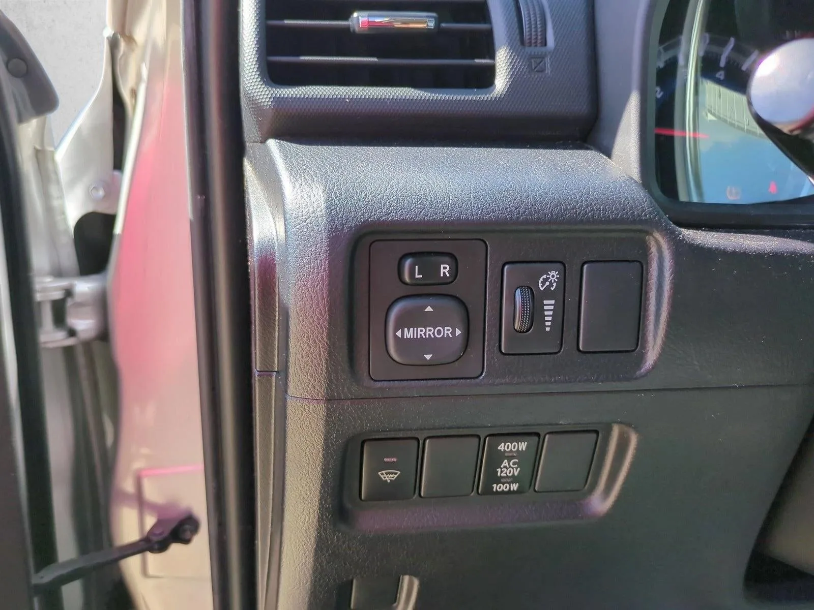 2018 Toyota 4Runner SR5 2WD (Natl) photo 11