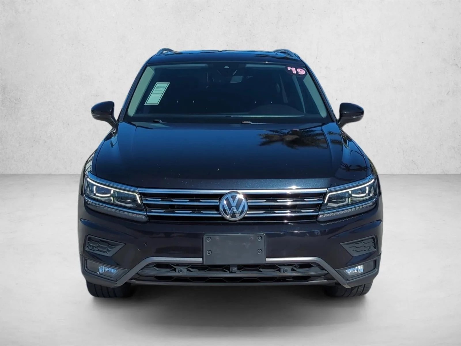 2019 Volkswagen Tiguan 2.0T SEL Premium 4MOTION photo 2