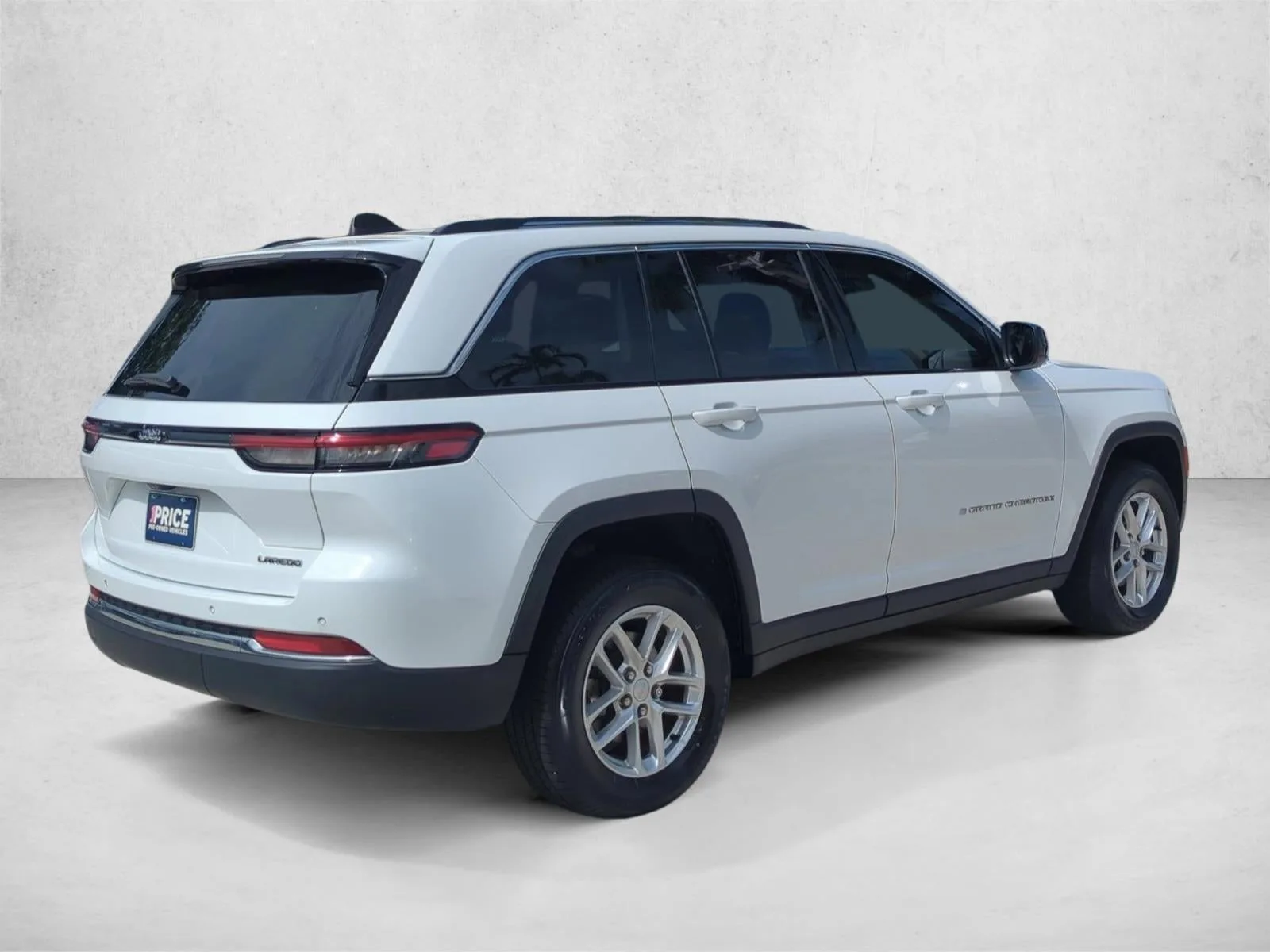2023 Jeep Grand Cherokee Laredo 4x2 photo 5
